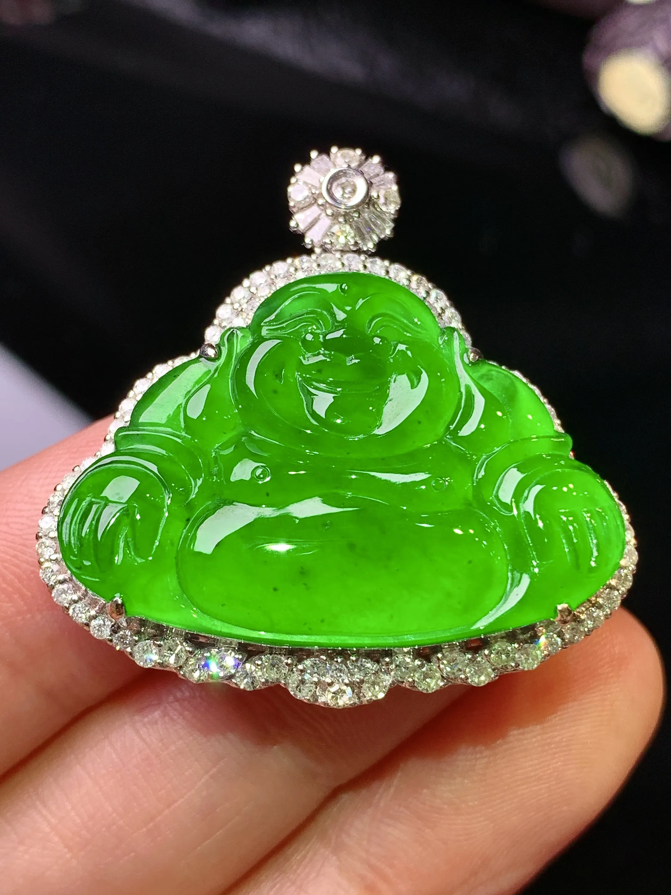 18k金钻镶嵌满绿佛公吊坠 玉质细腻 色泽清新艳丽 整体尺寸33*33*10.2
