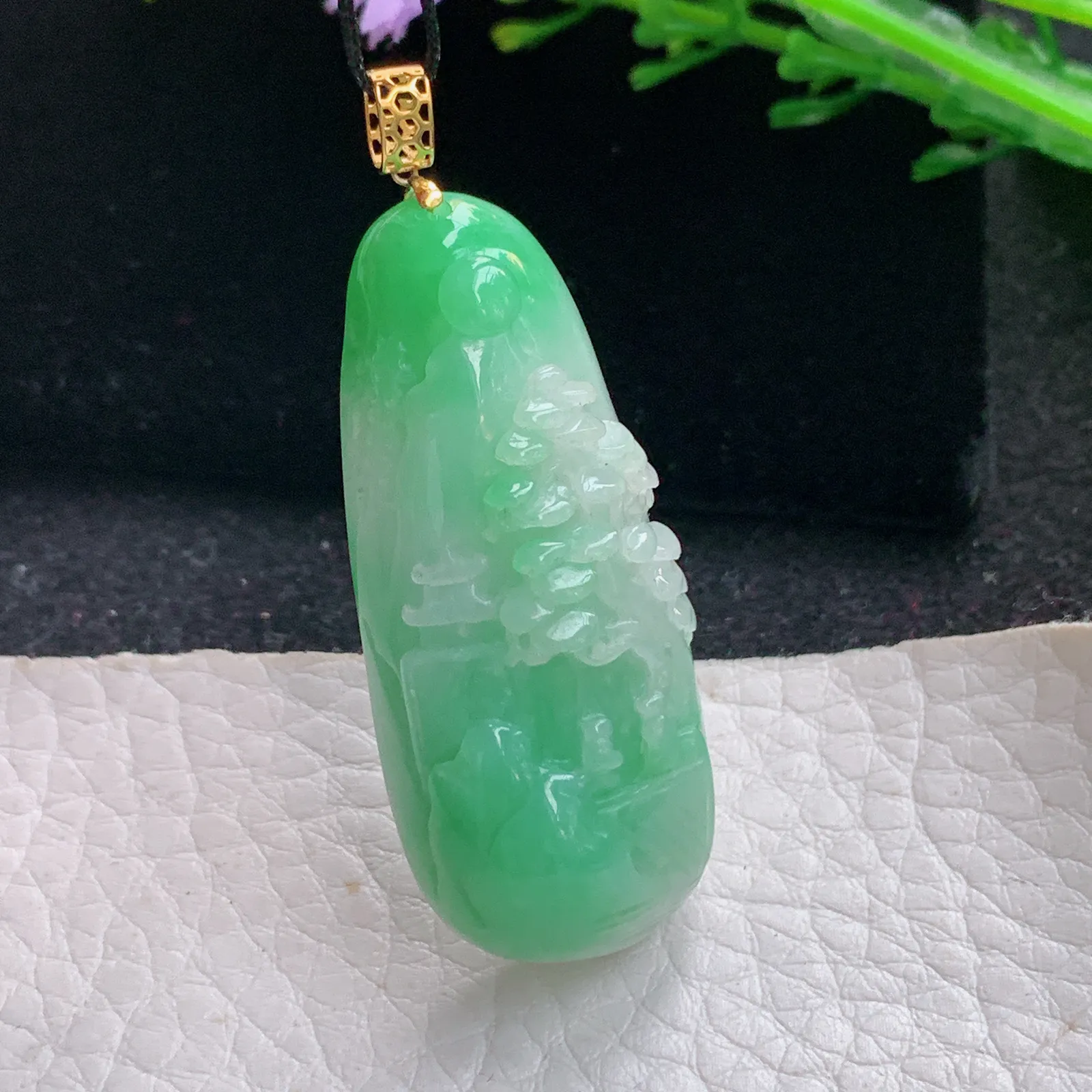 ws实拍43*18.8*11.3缅甸翡翠精雕清新飘绿山水 富甲天下玉吊坠 玉挂件