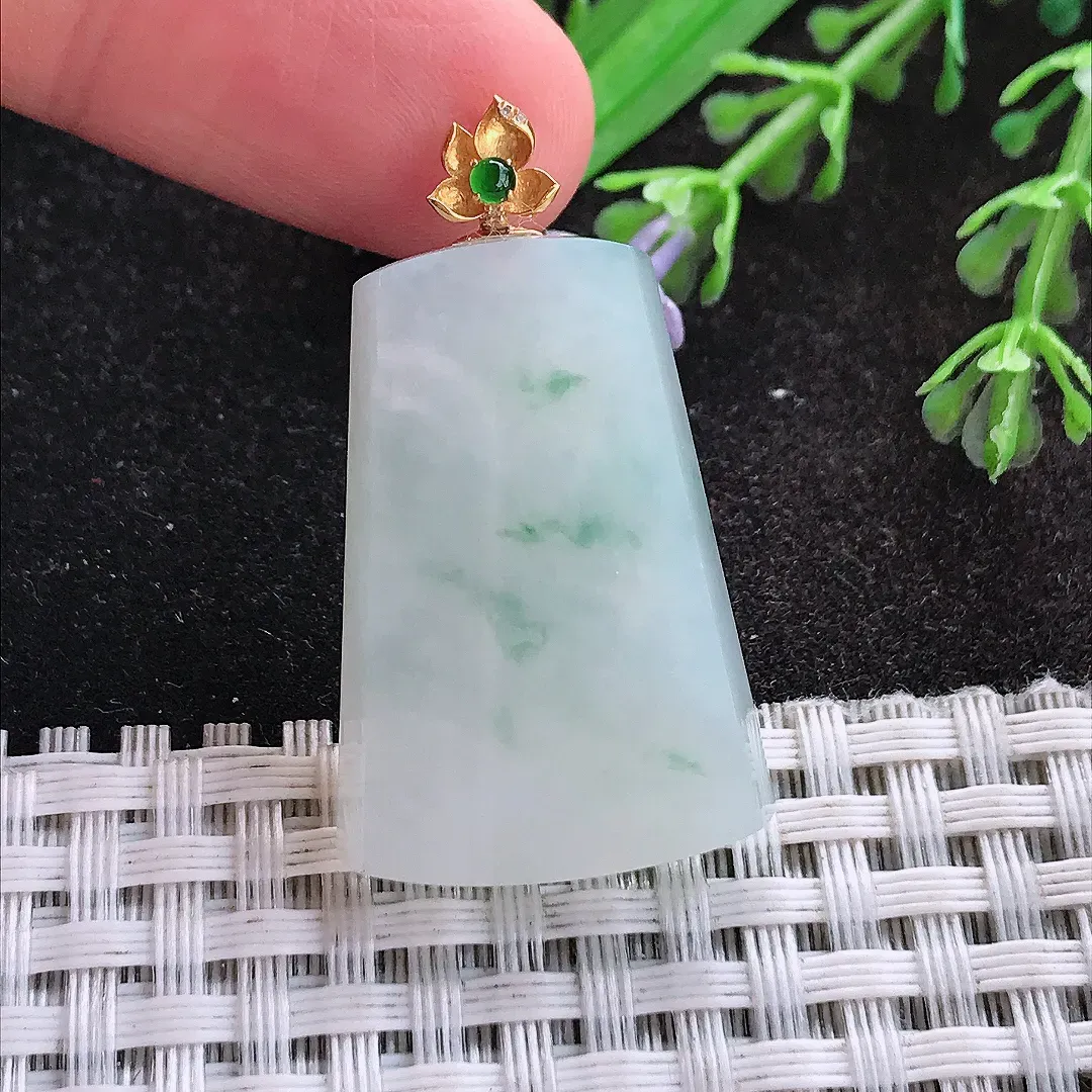 天然A货翡翠31/22/5老坑18k金镶嵌秀气冰润飘花无事牌吊坠翡翠玉挂件