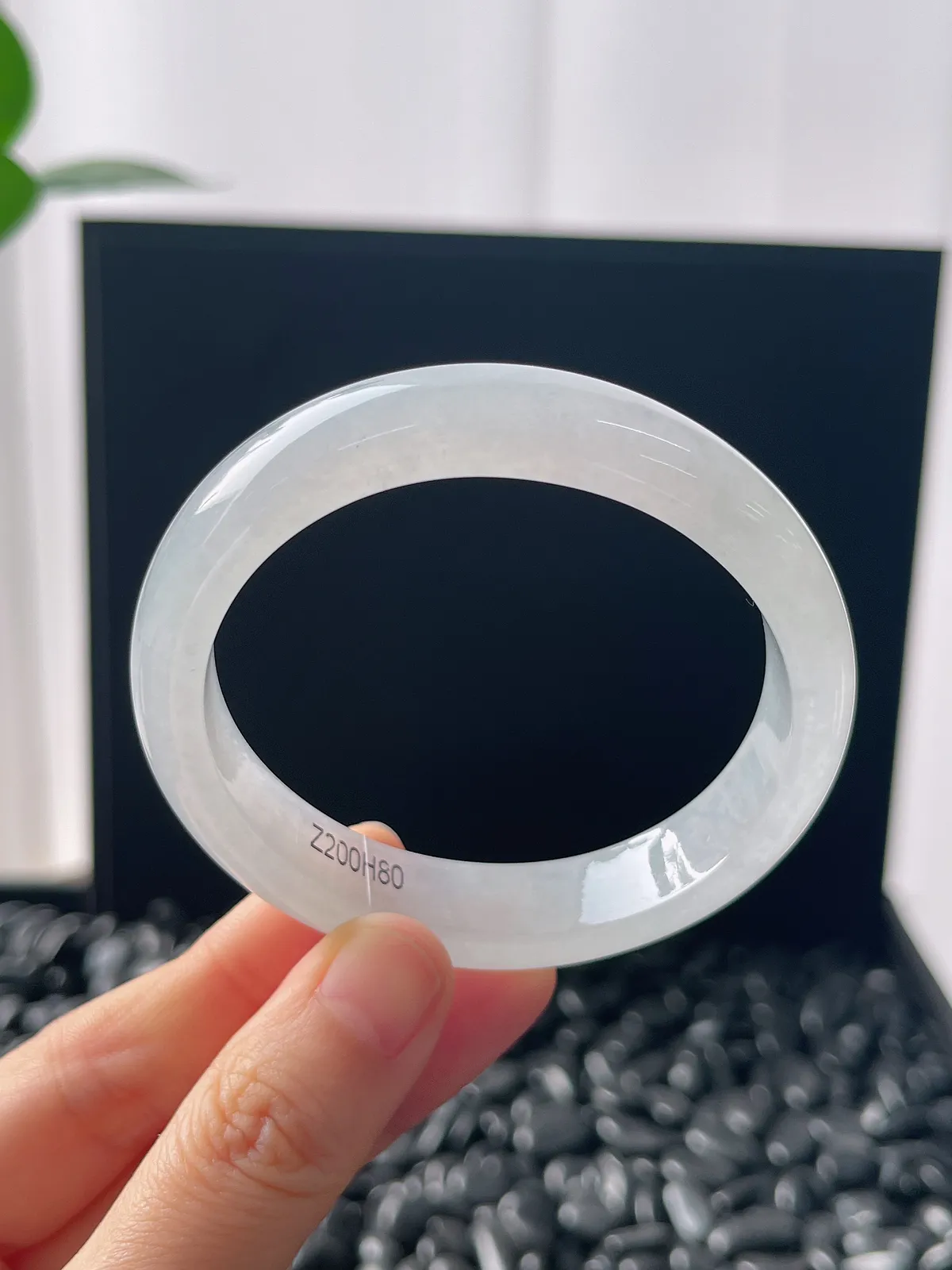 贵妃镯55.8圈口，翡翠冰糯种白色手镯