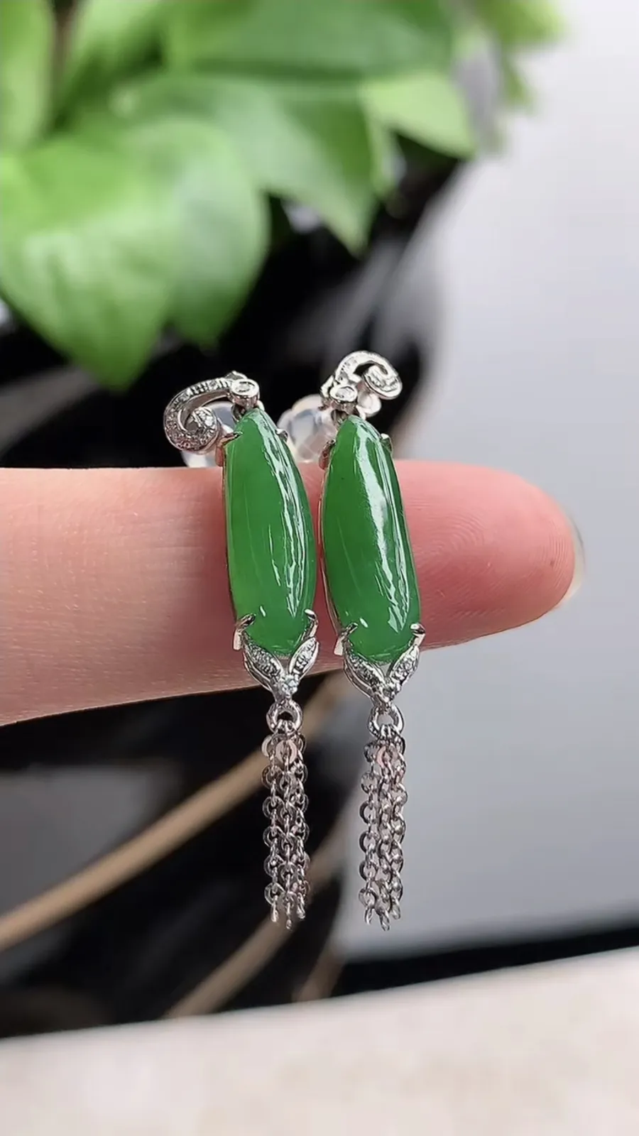 a货翡翠老坑冰种18K金镶嵌满绿福瓜耳坠 尺寸15.8×4.9×4.8mm 重量2.75g 1205