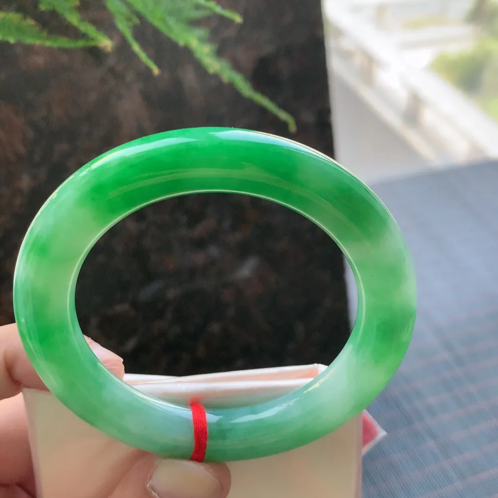 圆条一大节阳绿 无瑕 尺寸:55.1/10.5/11.1 色好