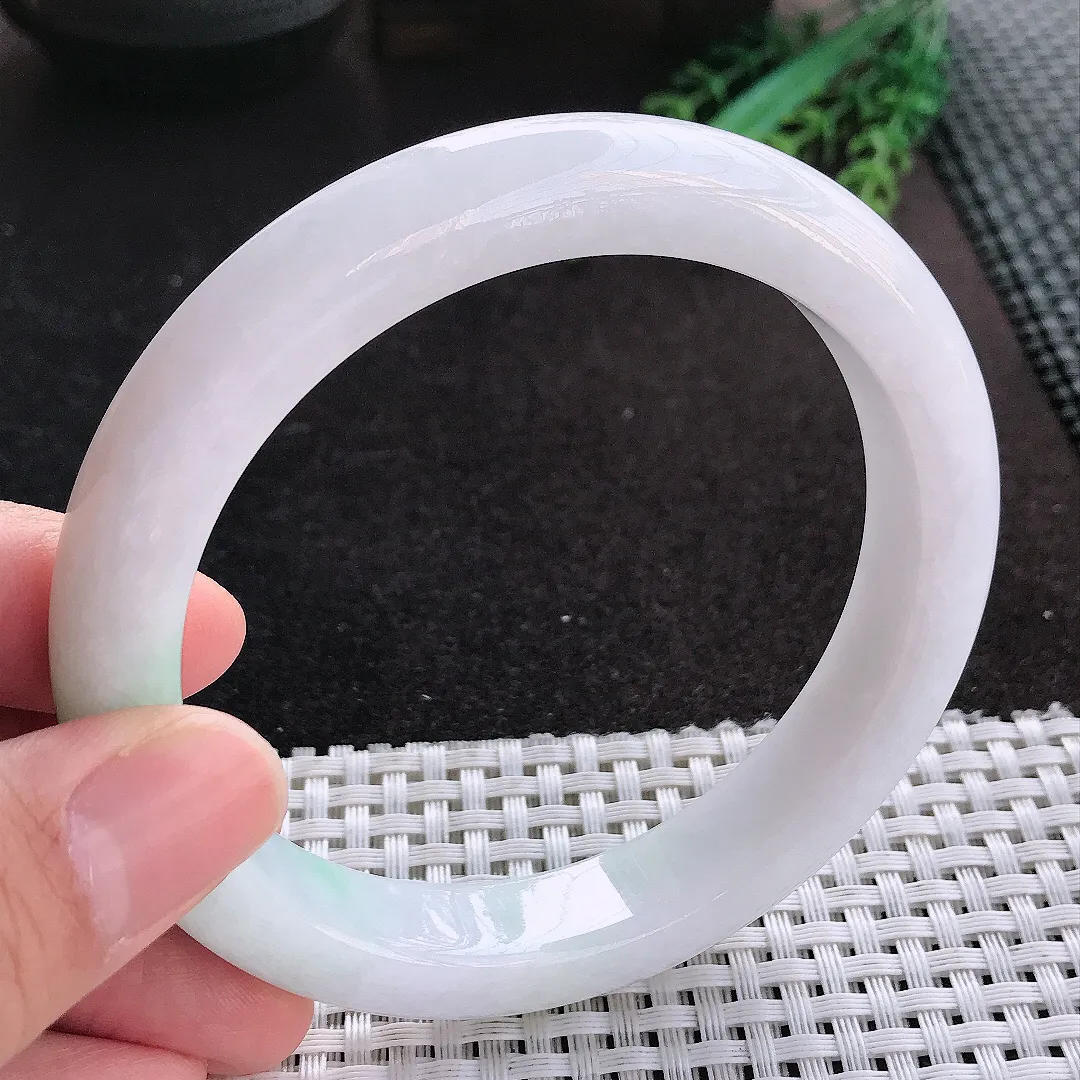 天然A货翡翠64.5/12.3/9.3老坑秀气温润大圈口飘绿手镯宽边玉镯