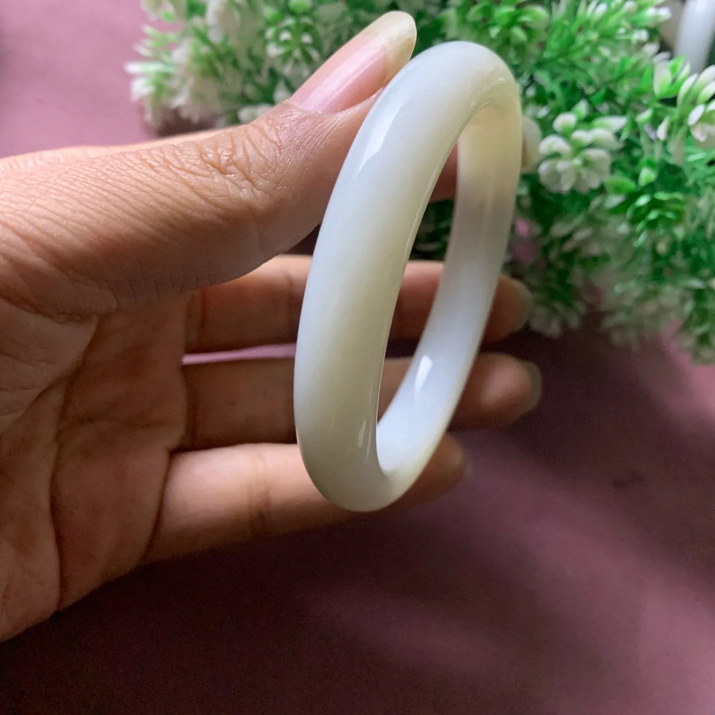 和田玉58圈口羊脂白手镯，玉质细腻油润 底色纯净脂粉好，品质好