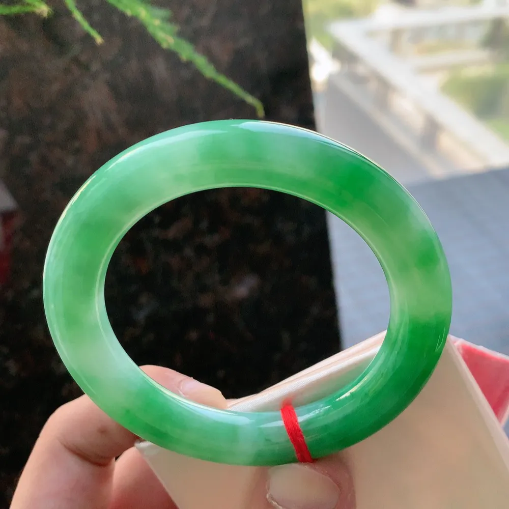 圆条一大节阳绿 无瑕 尺寸:55.1/10.5/11.1 色好