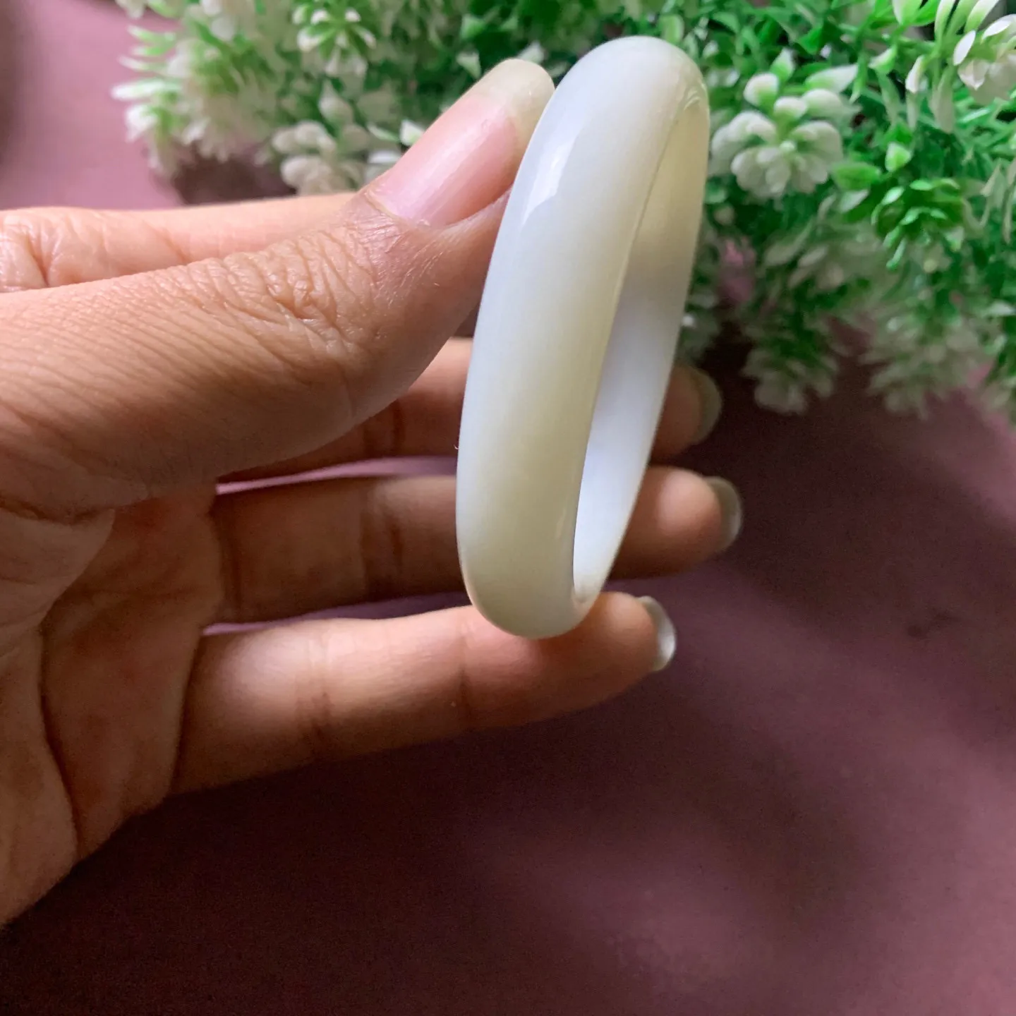 和田玉54圈口羊脂白宽版手镯，玉质细腻油润 底色纯净脂粉好，品质好