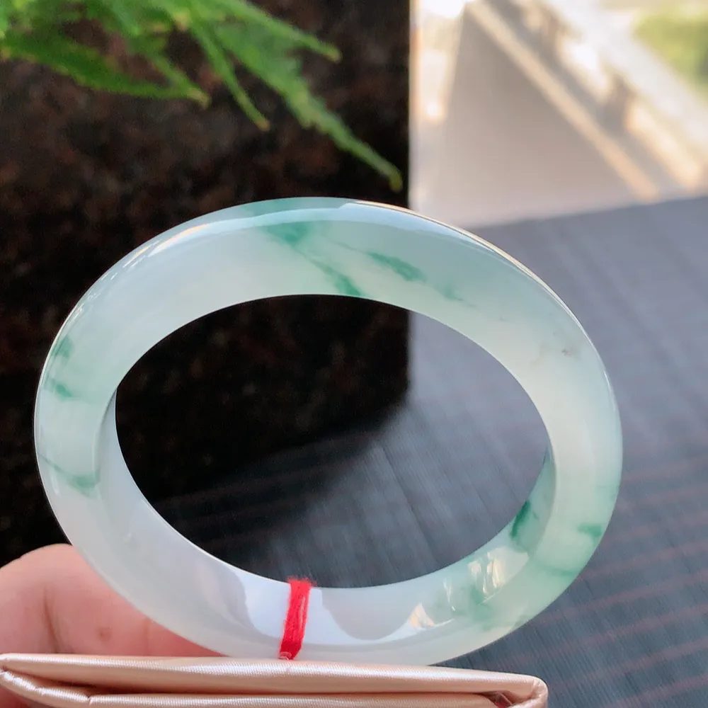 正圈高冰飘花 无瑕 尺寸:57.6/12.4/8.8 花美 种水好