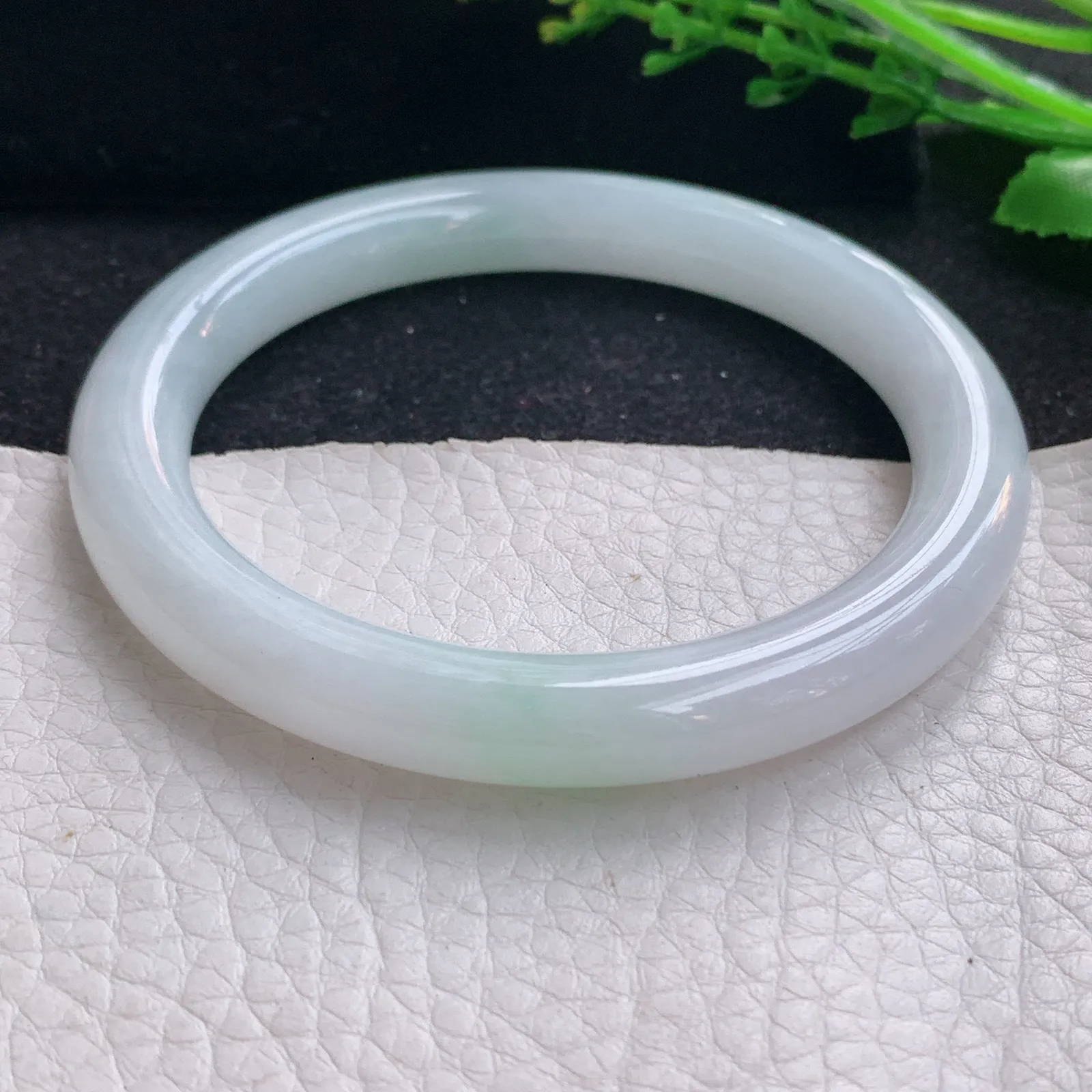 nr自然光59*8.8*9.2美人镯 缅甸翡翠a货玉手镯清新圆条玉手环 叮当镯