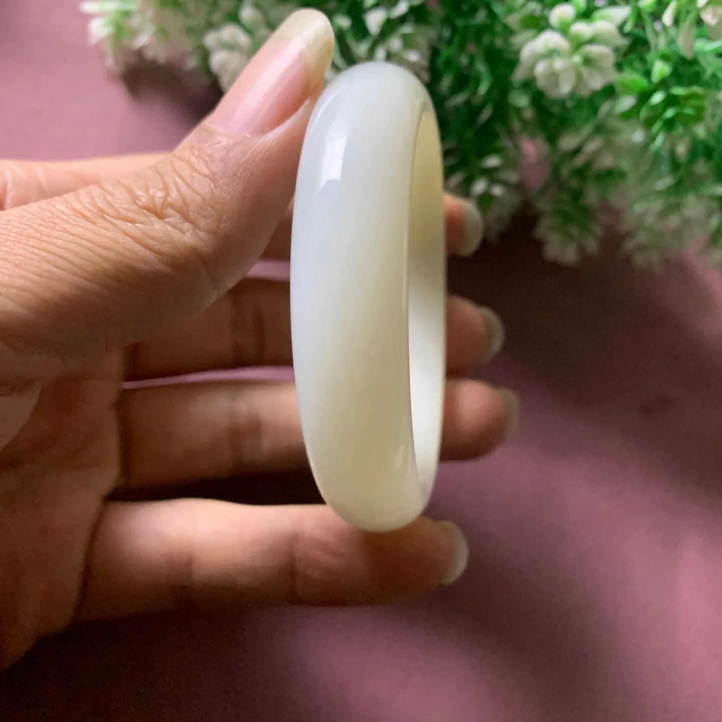 和田玉51圈口羊脂白宽版手镯，玉质细腻油润 底色纯净脂粉好，品质好