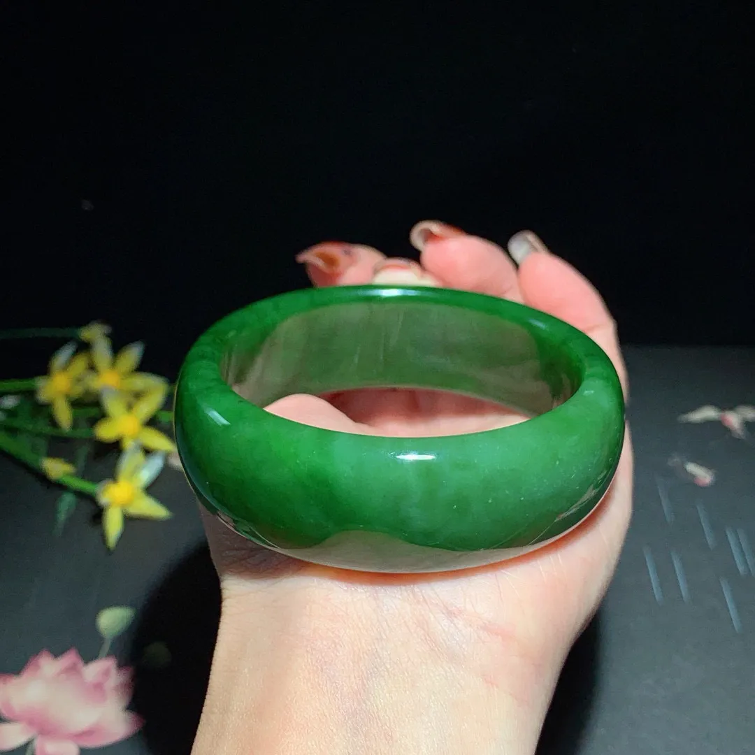 大宽版，和田玉60圈口菠菜绿宽版碧玉手镯！圈口60宽22.3玉质细腻油润 底色纯净 无纹裂 脂粉好，