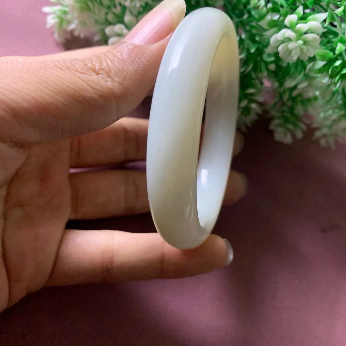 和田玉56.5圈口羊脂白手镯，玉质细腻油润 底色纯净脂粉好，品质好