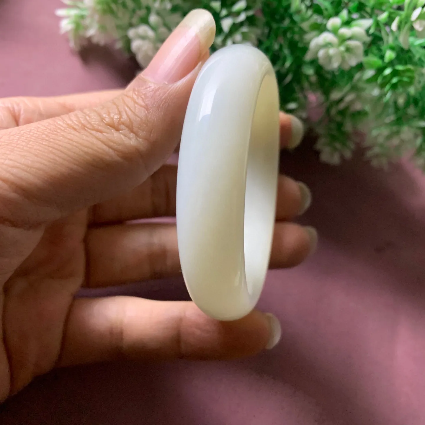 和田玉51圈口羊脂白宽版手镯，玉质细腻油润 底色纯净脂粉好，品质好