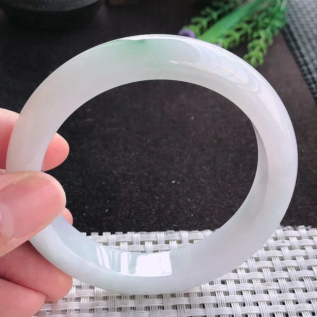 天然A货翡翠60.8/12.8/9.5老坑冰润起胶飘花大圈口手镯宽边玉镯