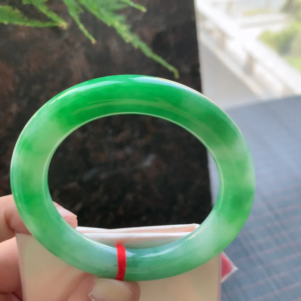 圆条一大节阳绿 无瑕 尺寸:55.1/10.5/11.1 色好