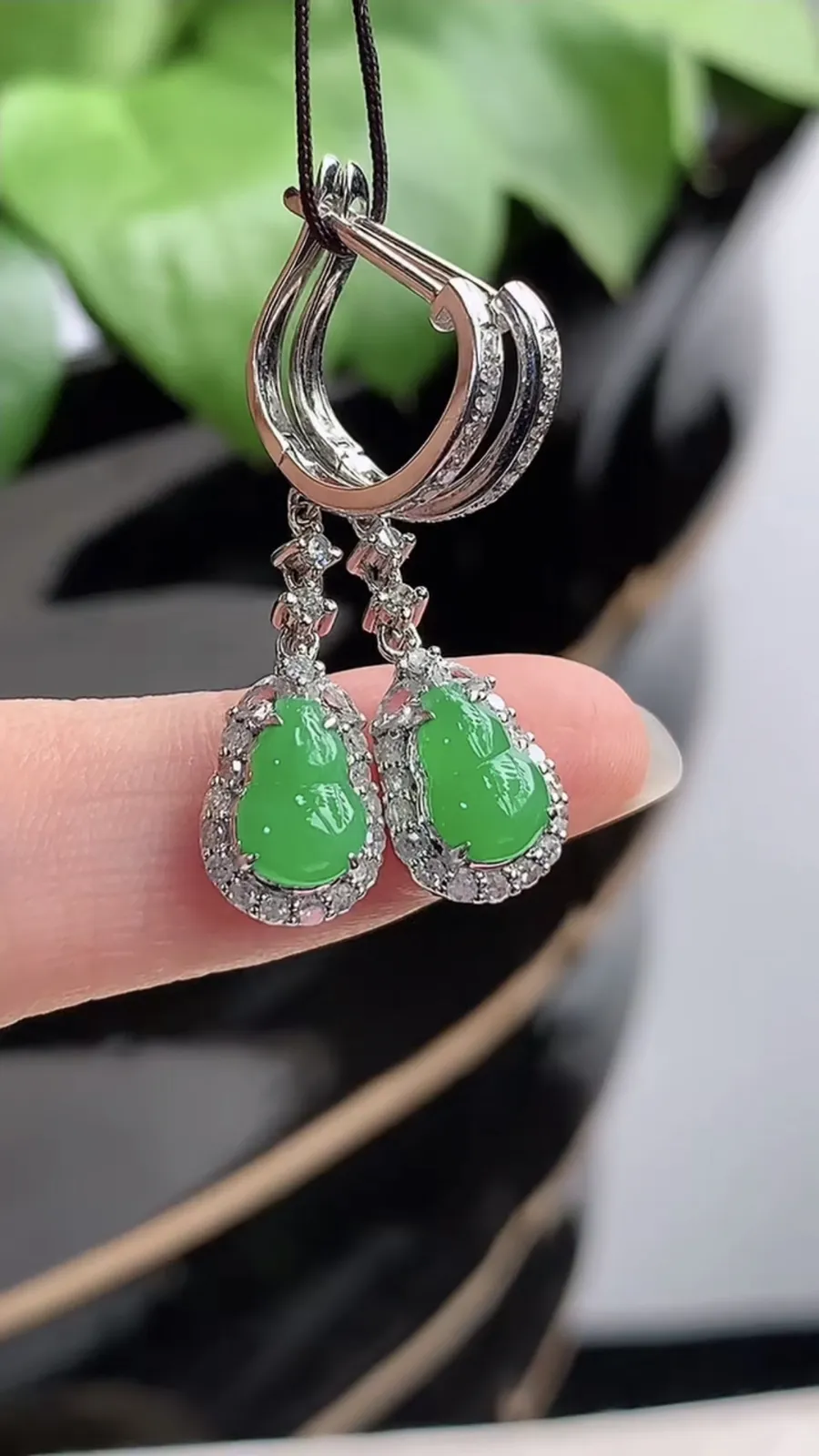 a货翡翠老坑冰种18K金伴钻镶嵌满绿葫芦耳坠 尺寸7×4.6×5.8mm 重量3.52g 1205