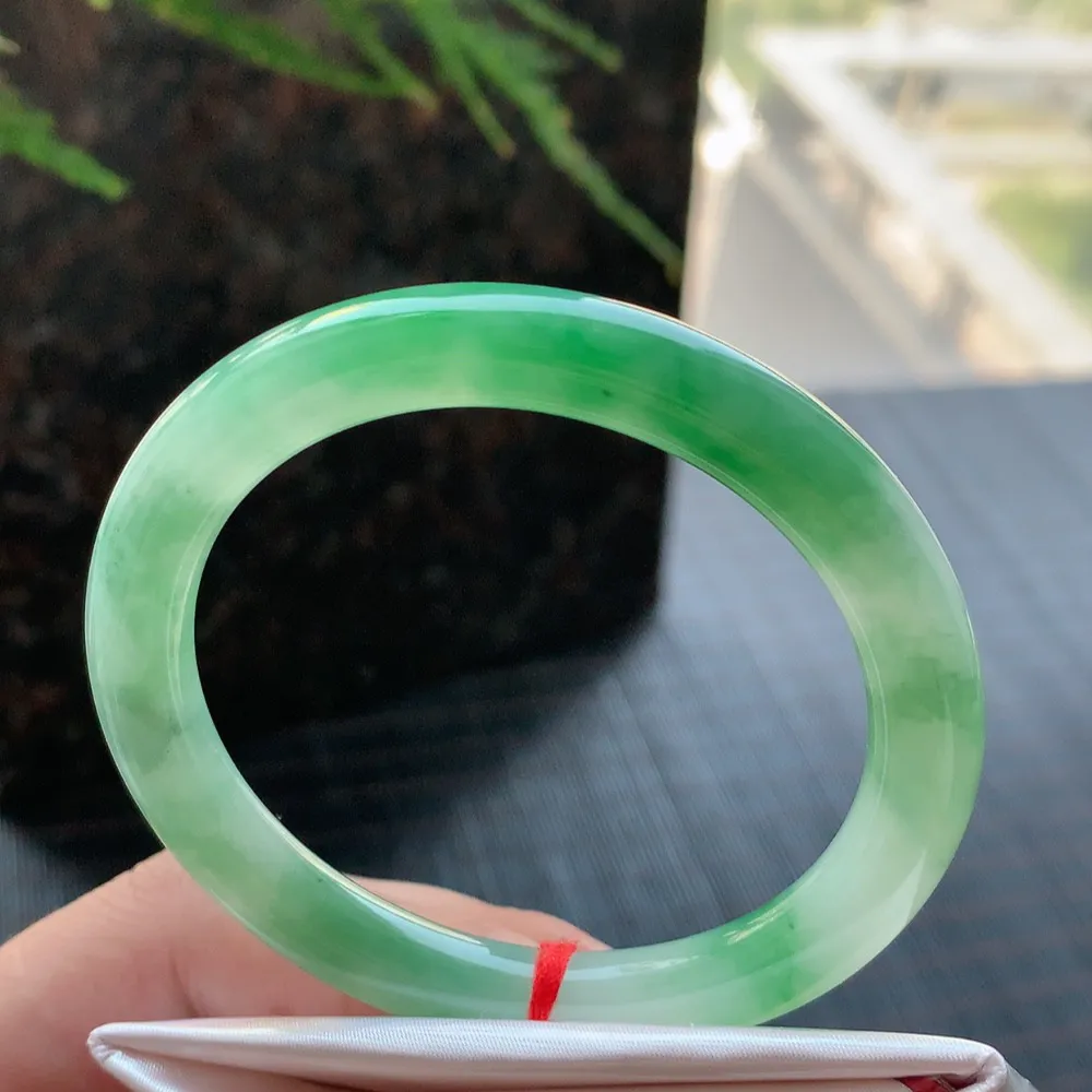 圆条冰绿 无瑕 尺寸:53.1/8.1 种色兼备