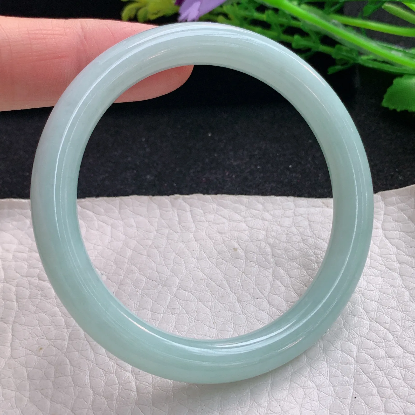 xx自然光53.5*5叮当镯 缅甸翡翠a货玉手镯浅绿圆条玉手环 美人镯