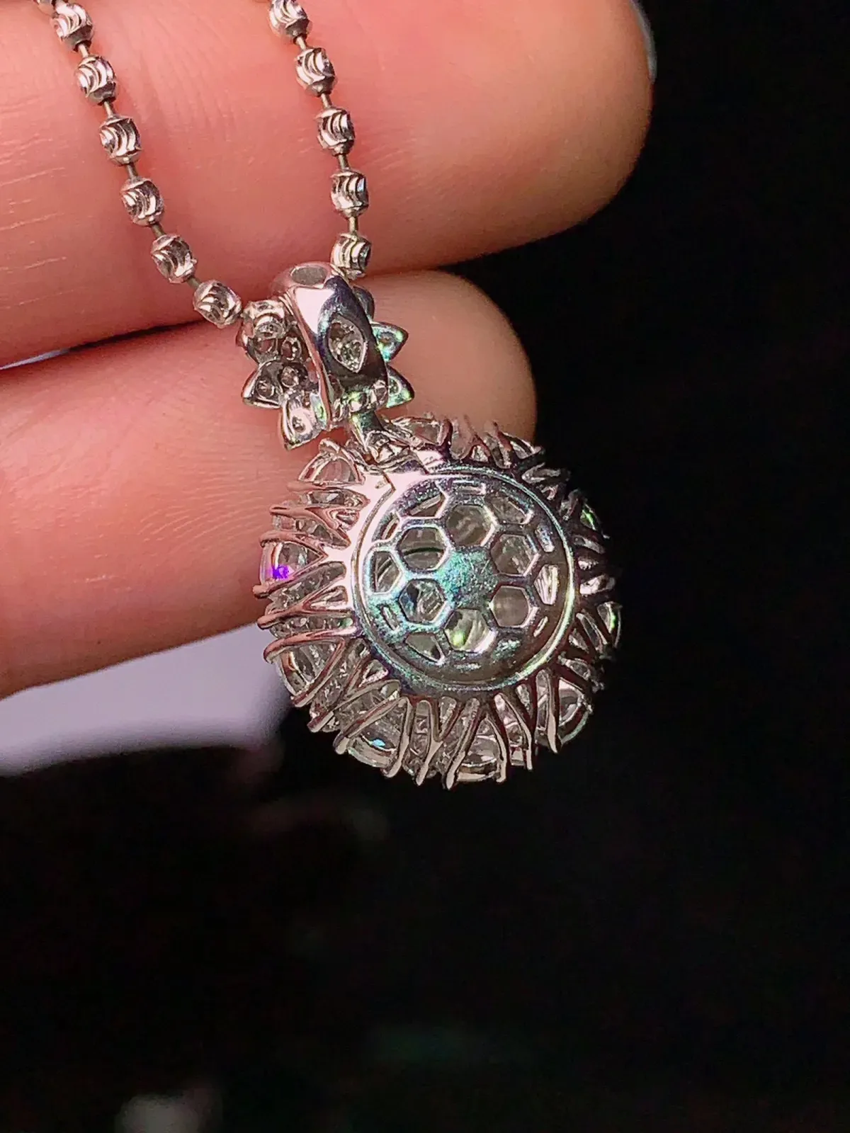 18k金钻镶嵌满绿蛋面吊坠 玉质细腻 色泽艳丽 整体尺寸21.7*14.6*11.8