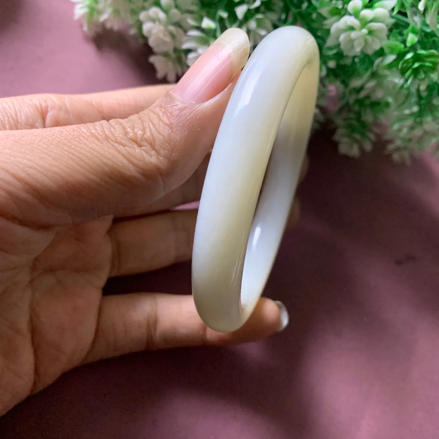 和田玉63圈口羊脂白手镯，玉质细腻油润 底色纯净脂粉好，品质好