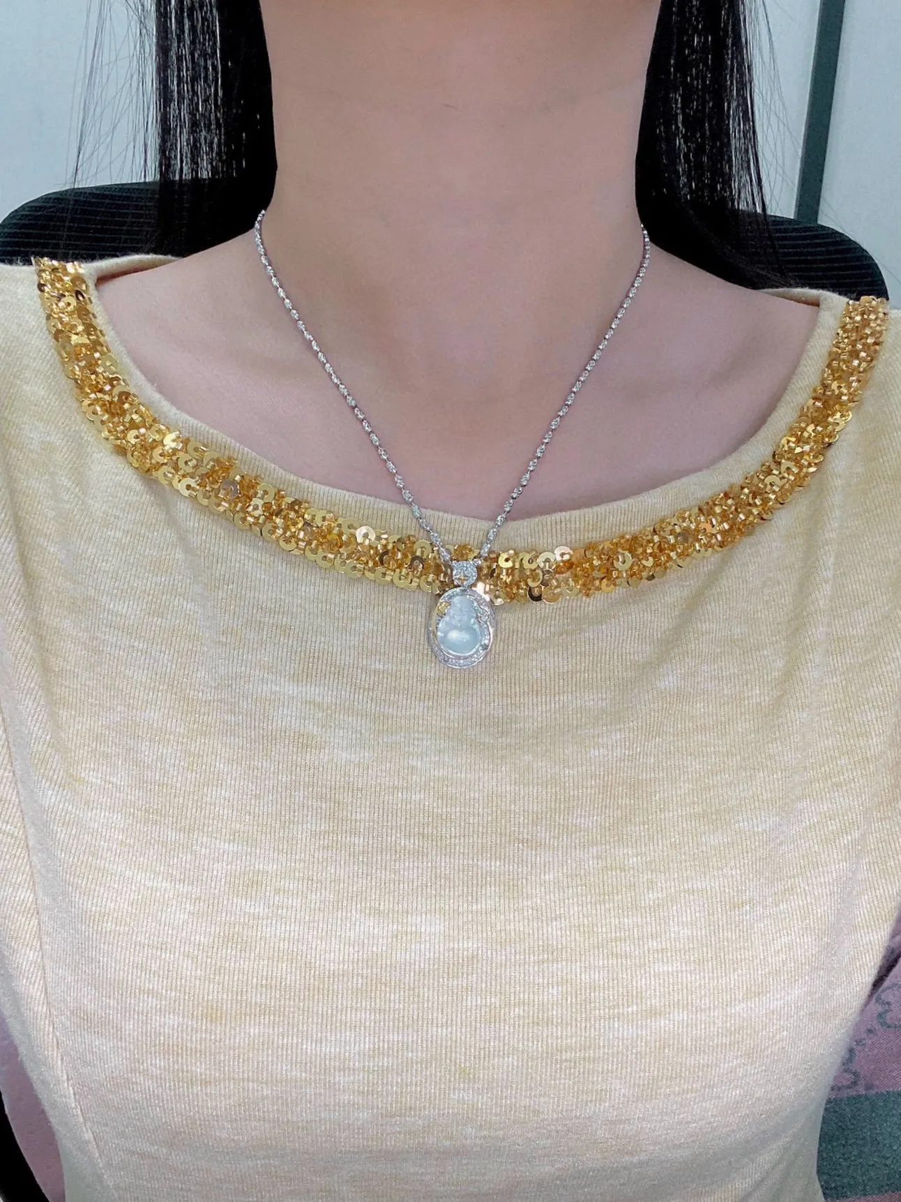 【冰种财神】质地细腻，饱满圆润，笑口常开，18k金钻镶嵌，裸石尺寸14.8*10.9*3.8毫米