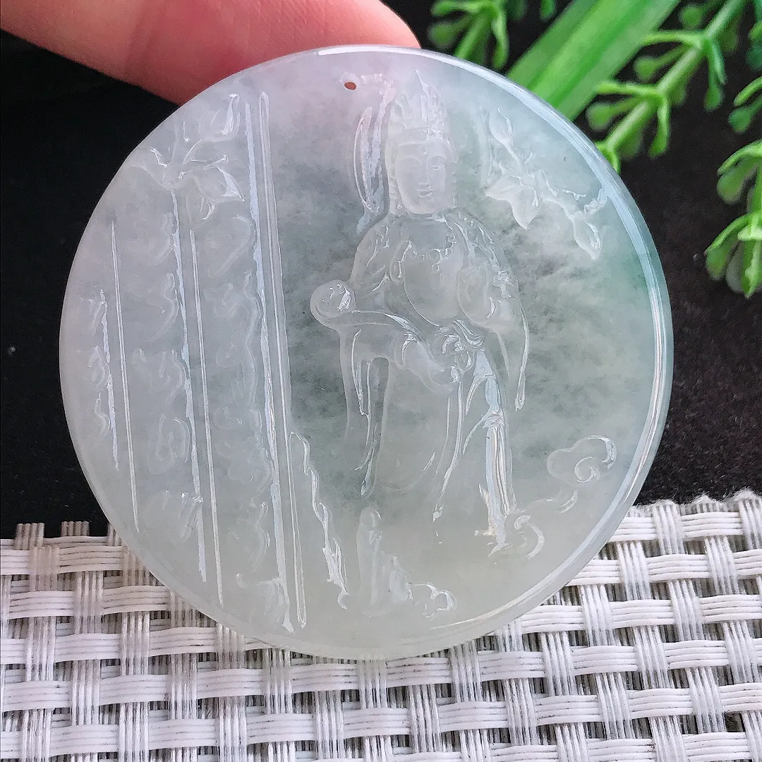 天然A货翡翠53.6/5.3老坑冰透起胶白冰自在观音吊坠翡翠玉观音挂件