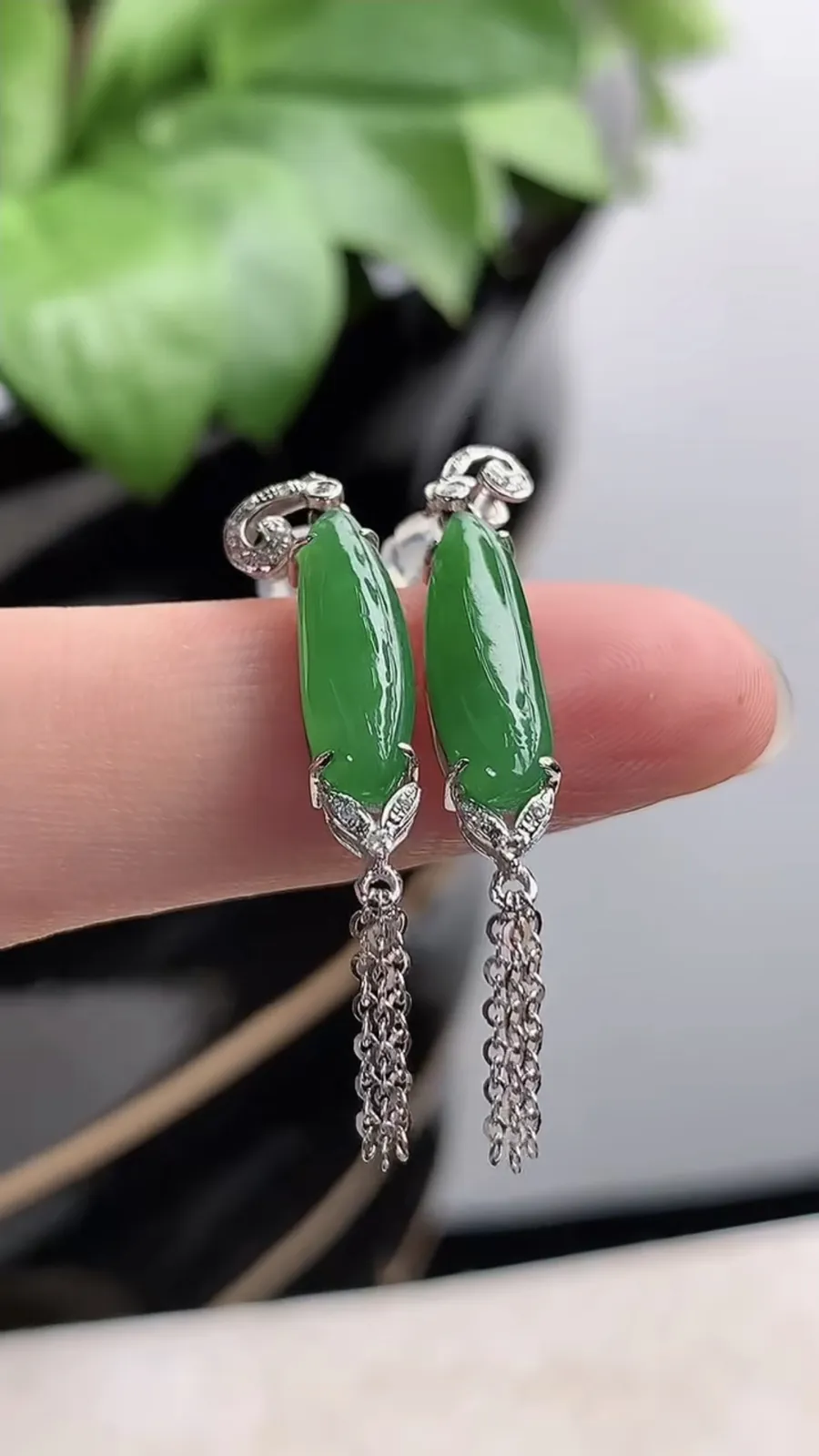 a货翡翠老坑冰种18K金镶嵌满绿福瓜耳坠 尺寸15.8×4.9×4.8mm 重量2.75g 1205