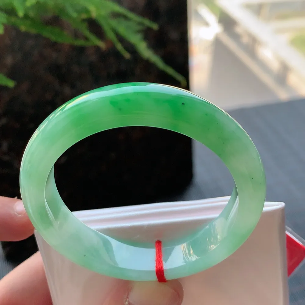 正圈冰阳绿 无瑕 尺寸:50.7/12.1/7.7 种色兼备