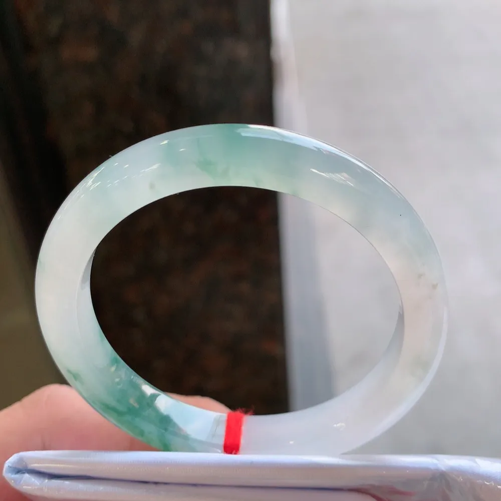 正圈冰飘花 无瑕 尺寸:52.2/8.6/7.9 花美 种水好🥰🥰