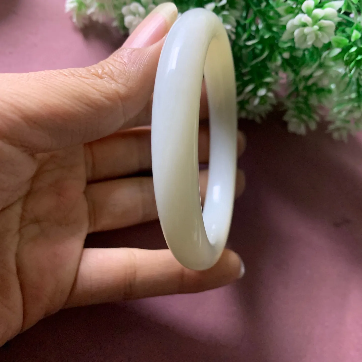 和田玉57.5圈口羊脂白宽版手镯，玉质细腻油润 底色纯净脂粉好，品质好