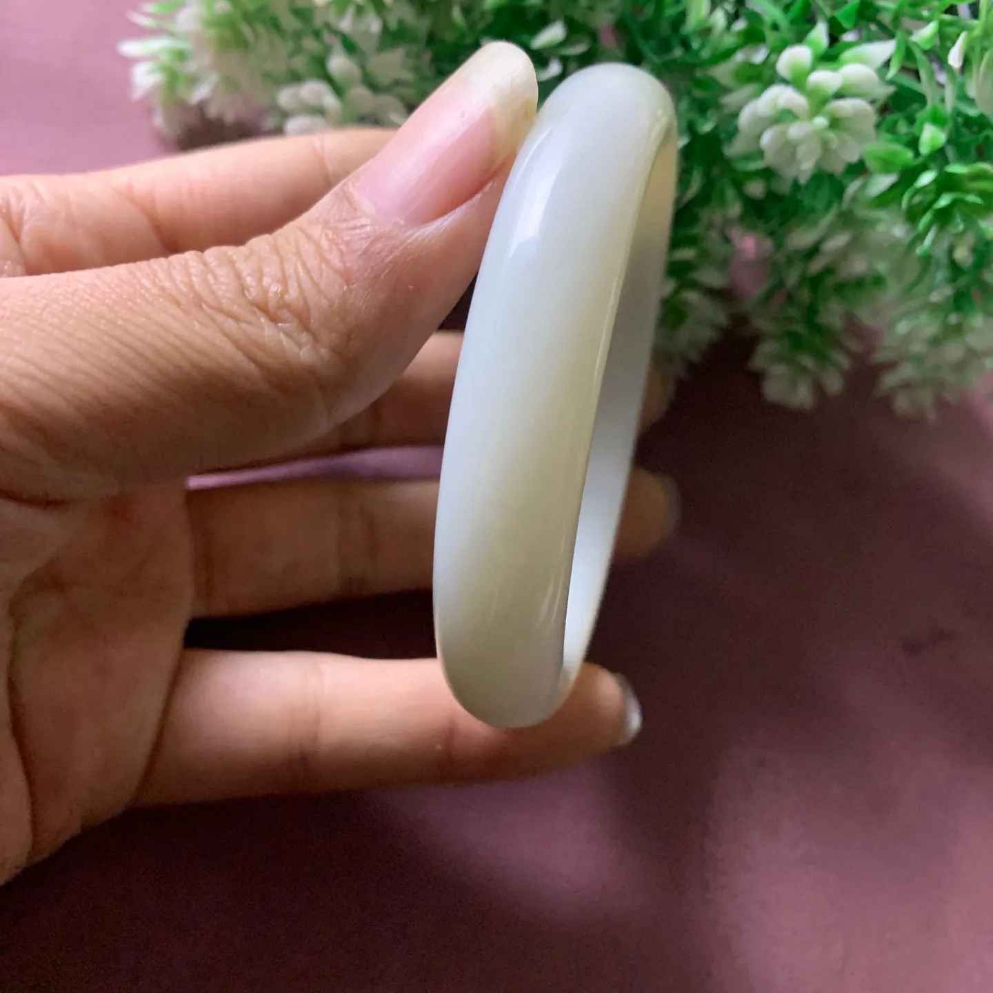 和田玉56.5圈口羊脂白手镯，玉质细腻油润 底色纯净脂粉好，品质好