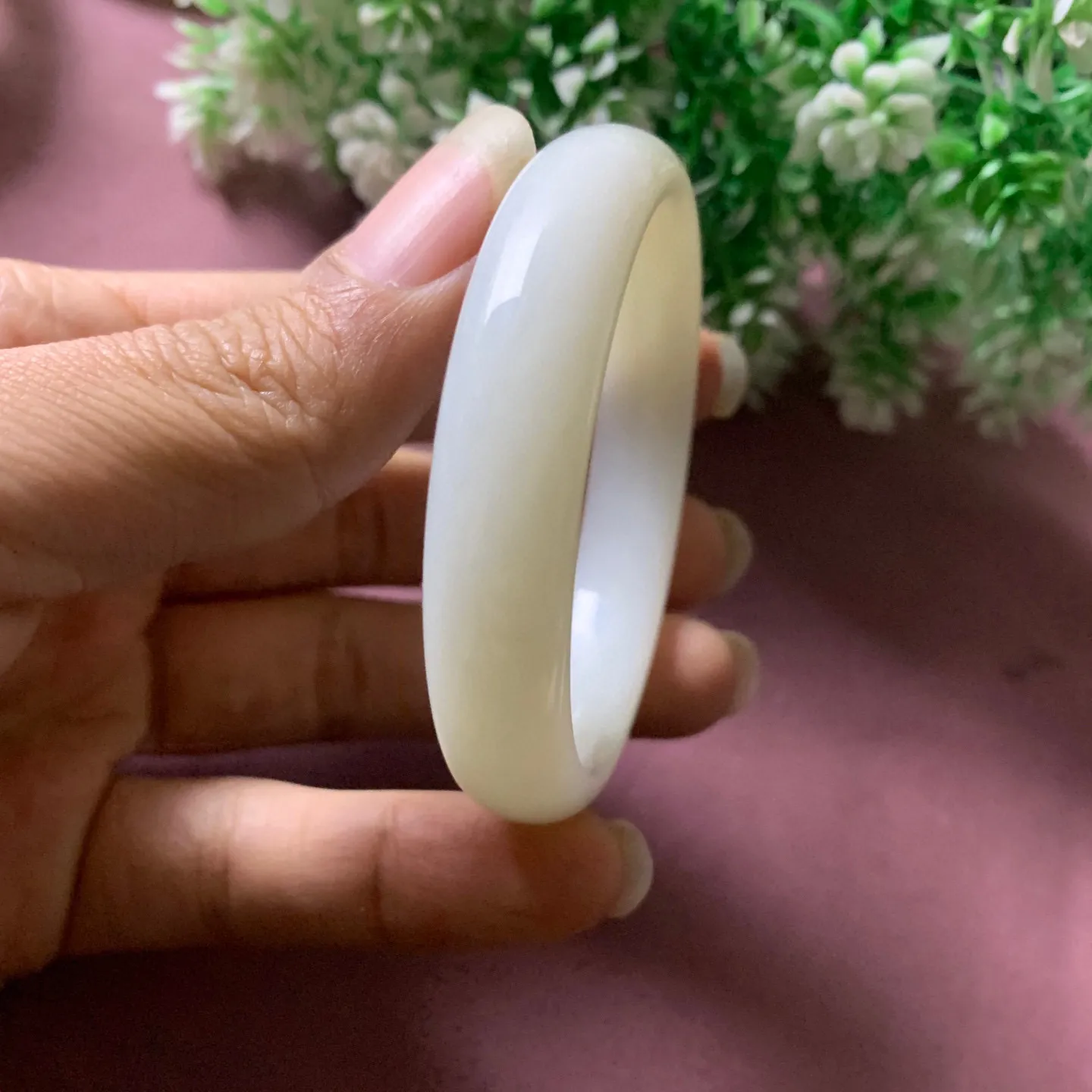 和田玉50.8圈口羊脂白宽版手镯，玉质细腻油润 底色纯净脂粉好，品质好