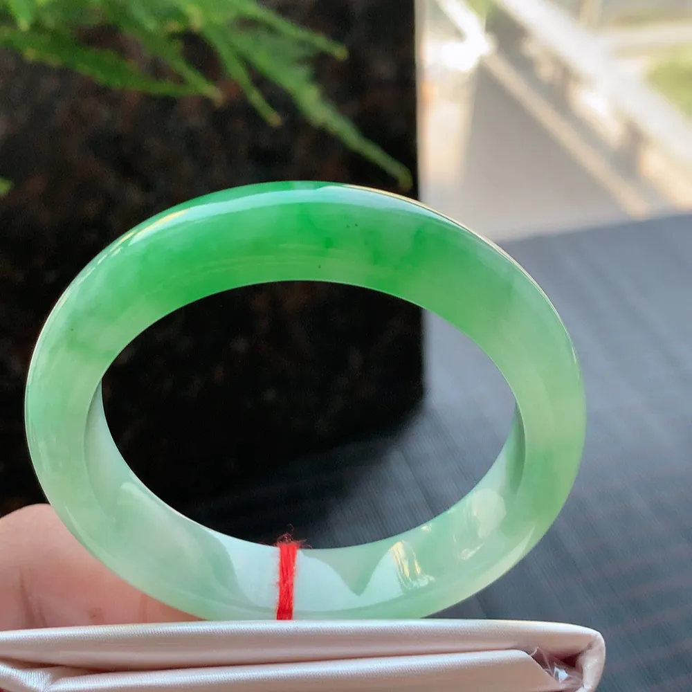 正圈冰阳绿 无瑕 尺寸:50.7/12.1/7.7 种色兼备