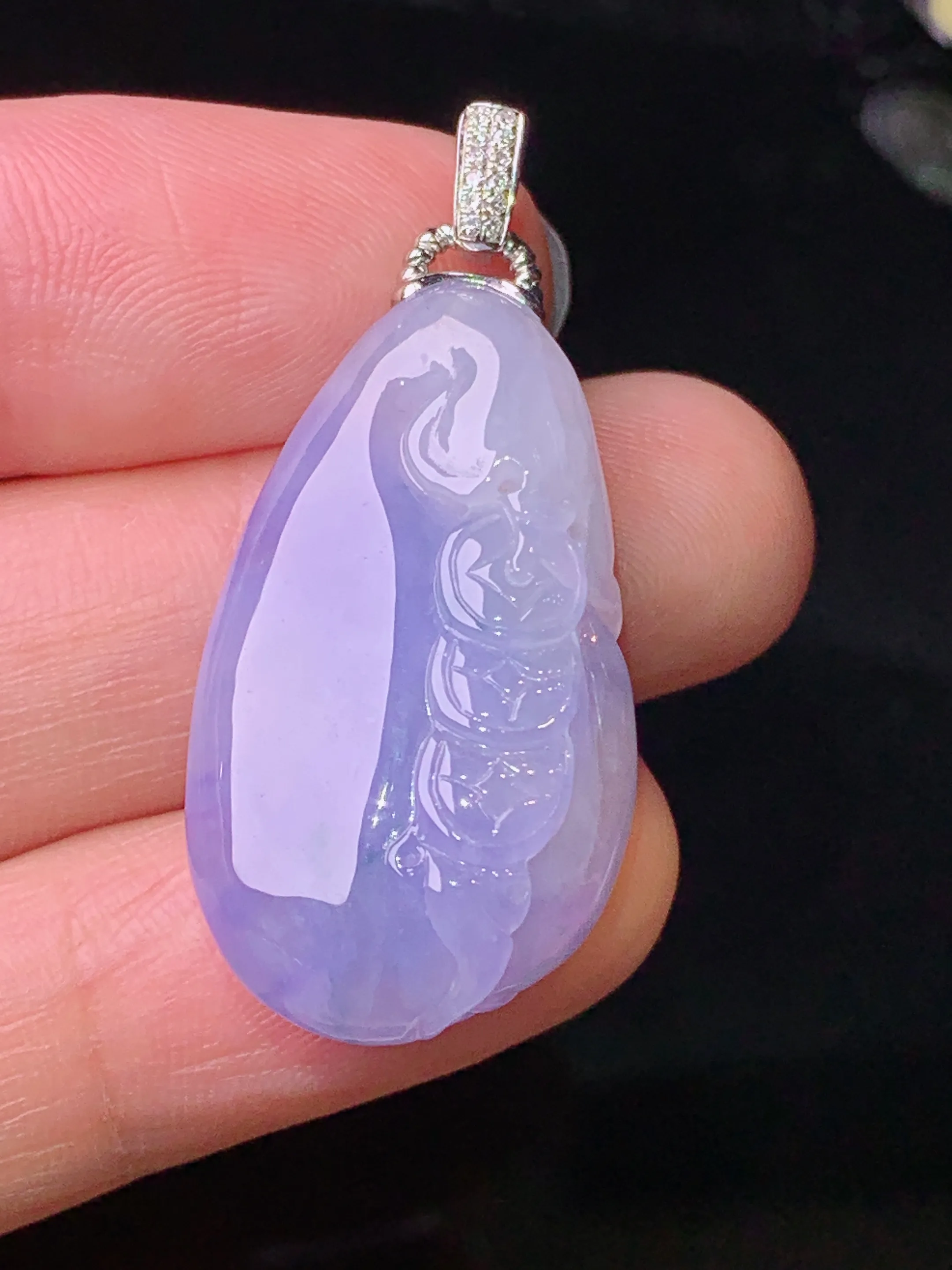 18k金钻镶嵌紫罗兰福瓜吊坠 玉质细腻 色泽清新艳丽 整体尺寸37*17*8.2