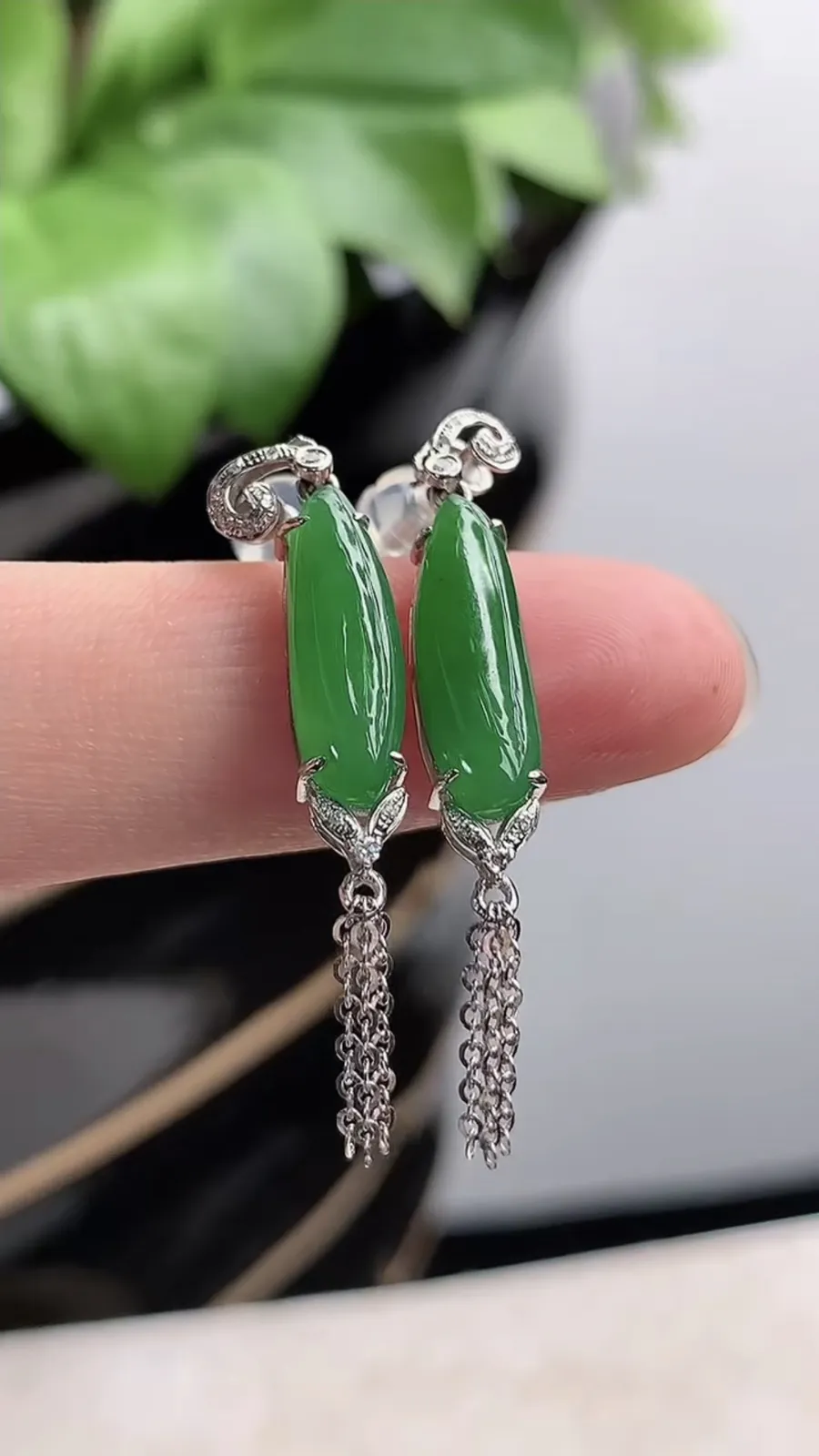 a货翡翠老坑冰种18K金镶嵌满绿福瓜耳坠 尺寸15.8×4.9×4.8mm 重量2.75g 1205