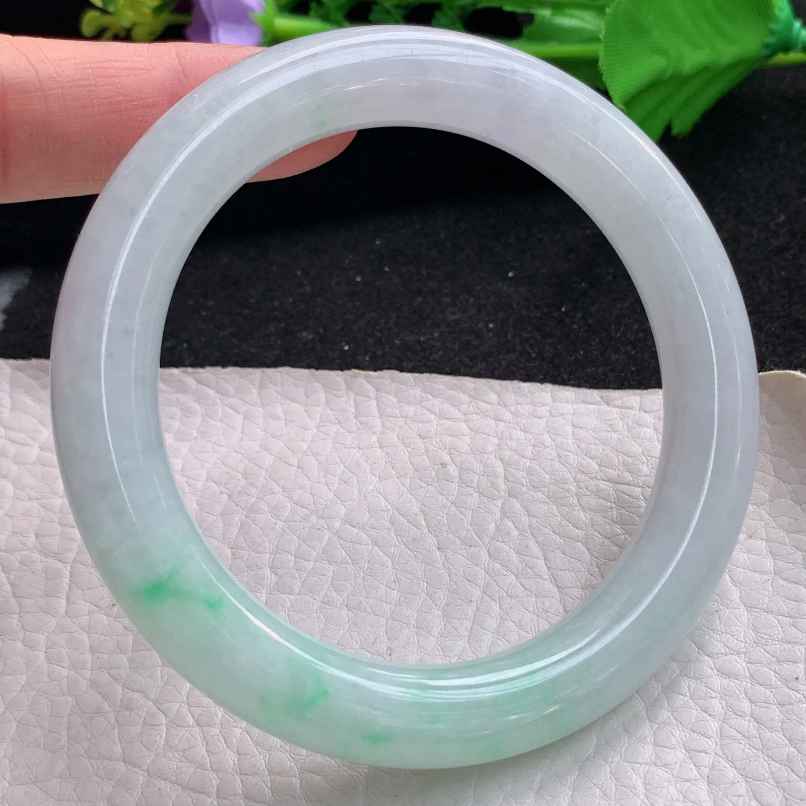 yh大圈口62*11美人镯 缅甸翡翠a货玉手镯飘绿圆条玉手环 叮当镯