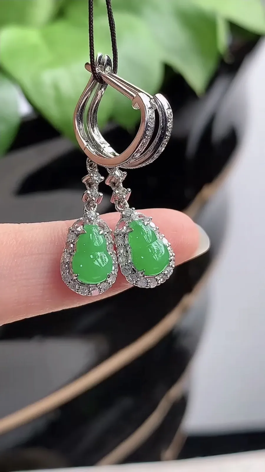 a货翡翠老坑冰种18K金伴钻镶嵌满绿葫芦耳坠 尺寸7×4.6×5.8mm 重量3.52g 1205