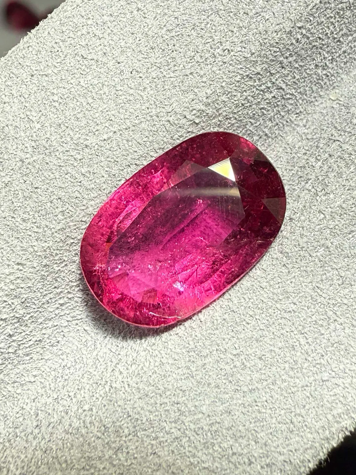 【高端珠宝】天然极美卢比来碧玺裸石
重量: 4.125ct  规格: 13.3*8.8*4.8毫米
