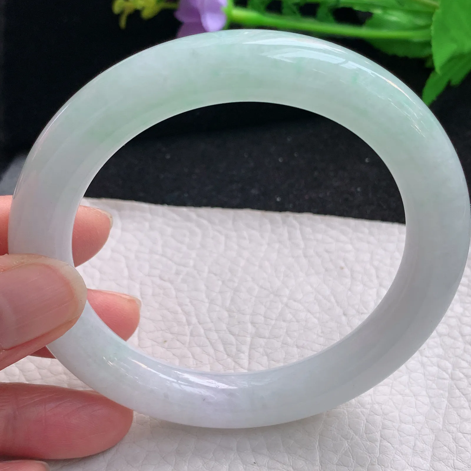 yh大圈口62*11美人镯 缅甸翡翠a货玉手镯飘绿圆条玉手环 叮当镯