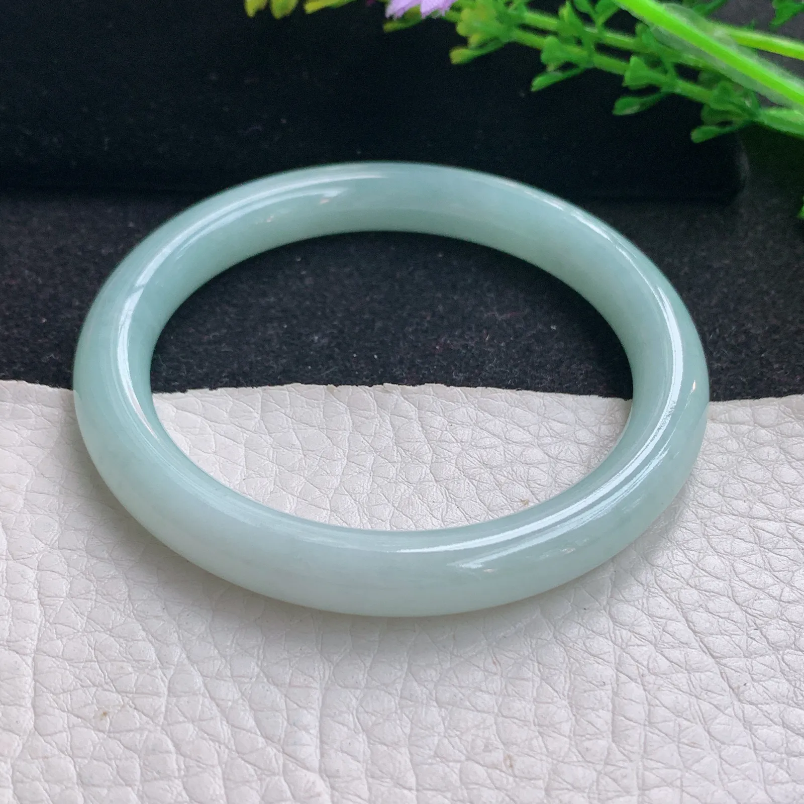 xx自然光53.5*5叮当镯 缅甸翡翠a货玉手镯浅绿圆条玉手环 美人镯