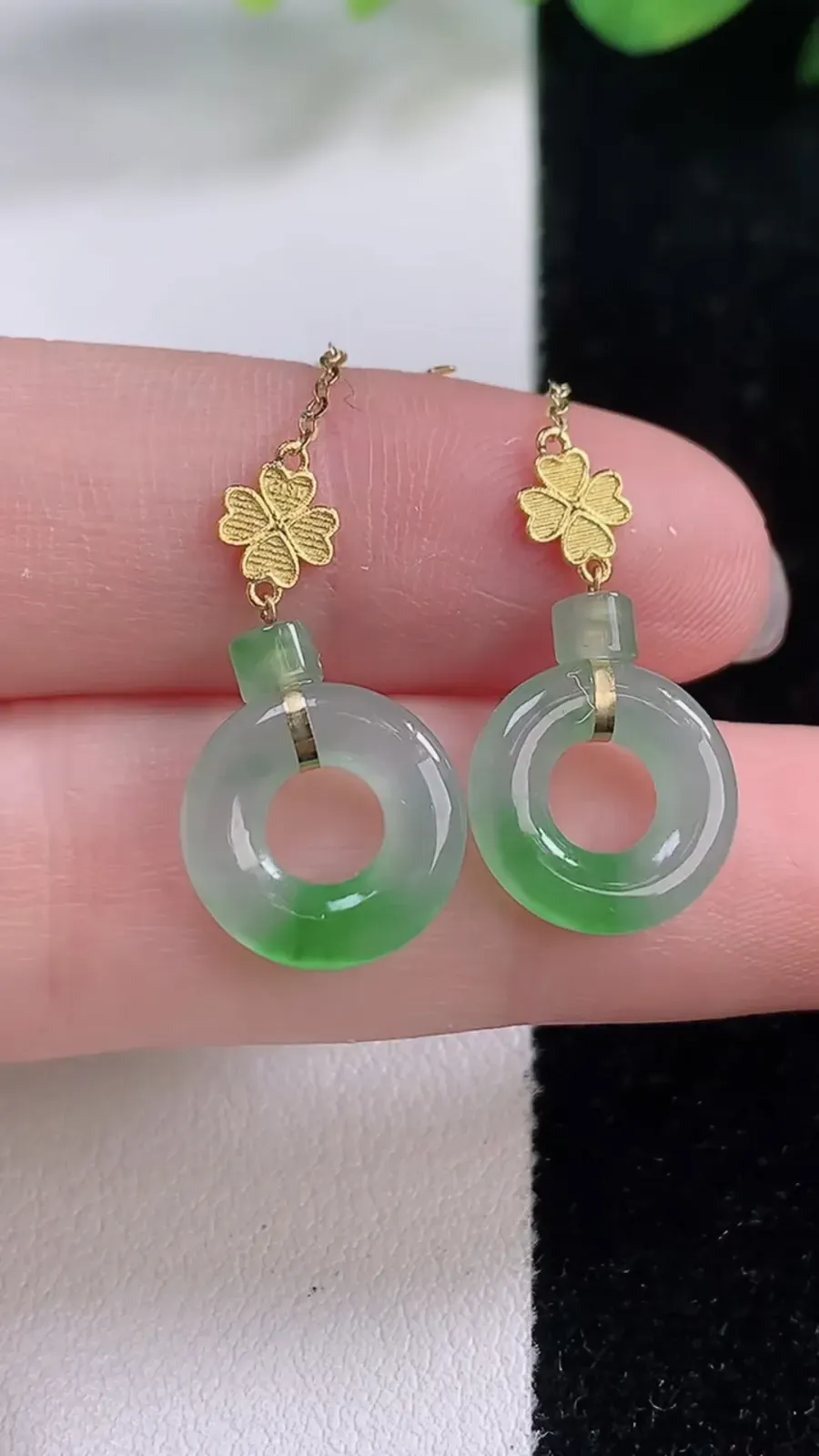 翡翠a货18K金冰种飘绿平安环耳坠，尺寸12.2-2.6，重量:2.34g