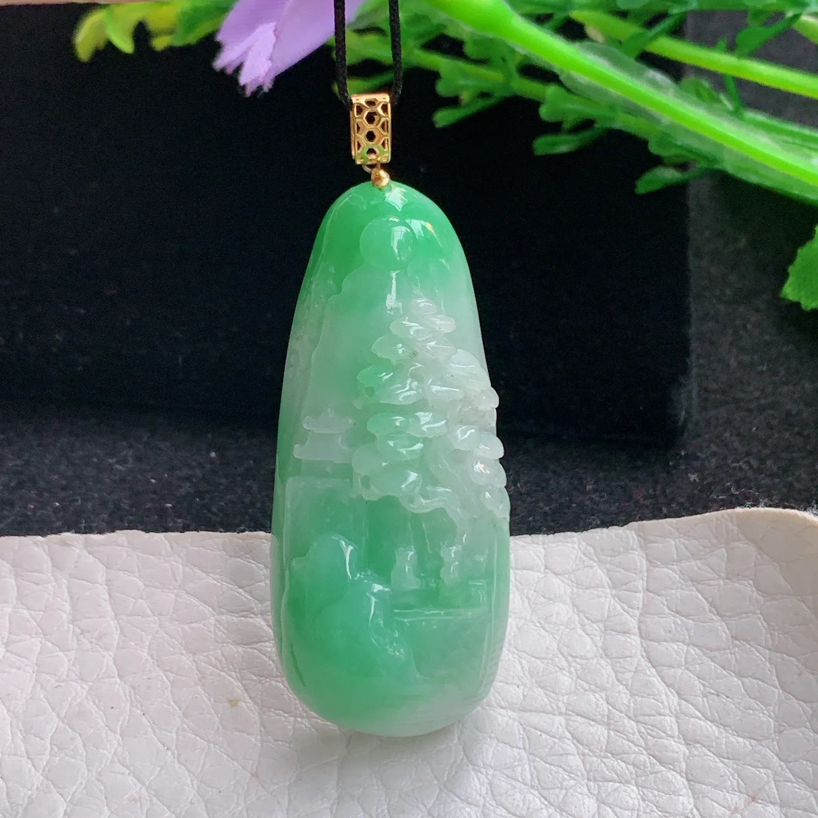 ws实拍43*18.8*11.3缅甸翡翠精雕清新飘绿山水 富甲天下玉吊坠 玉挂件