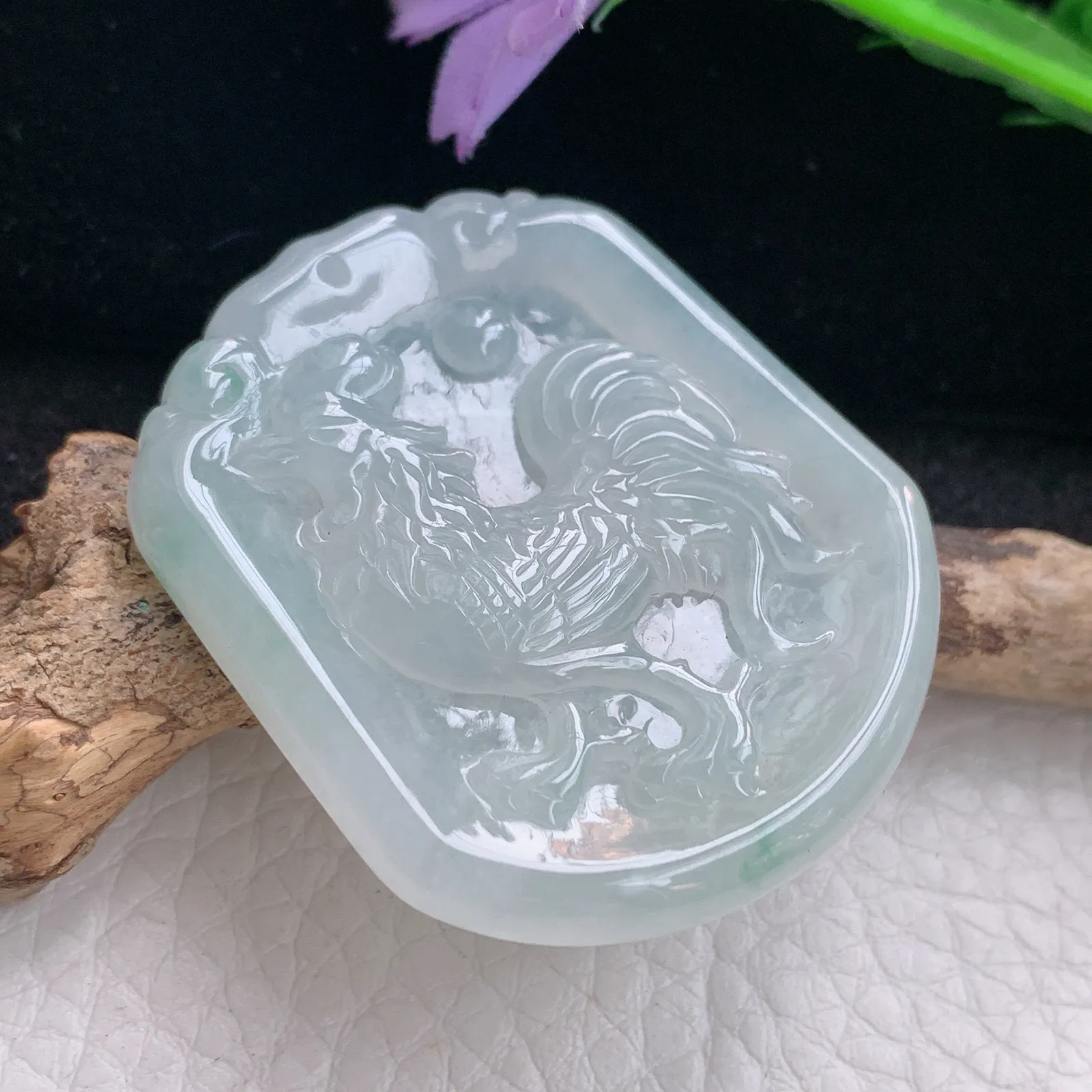 kh实拍42.2*35.8*4.8缅甸翡翠精雕金鸡独立 生肖鸡玉吊坠 玉挂件