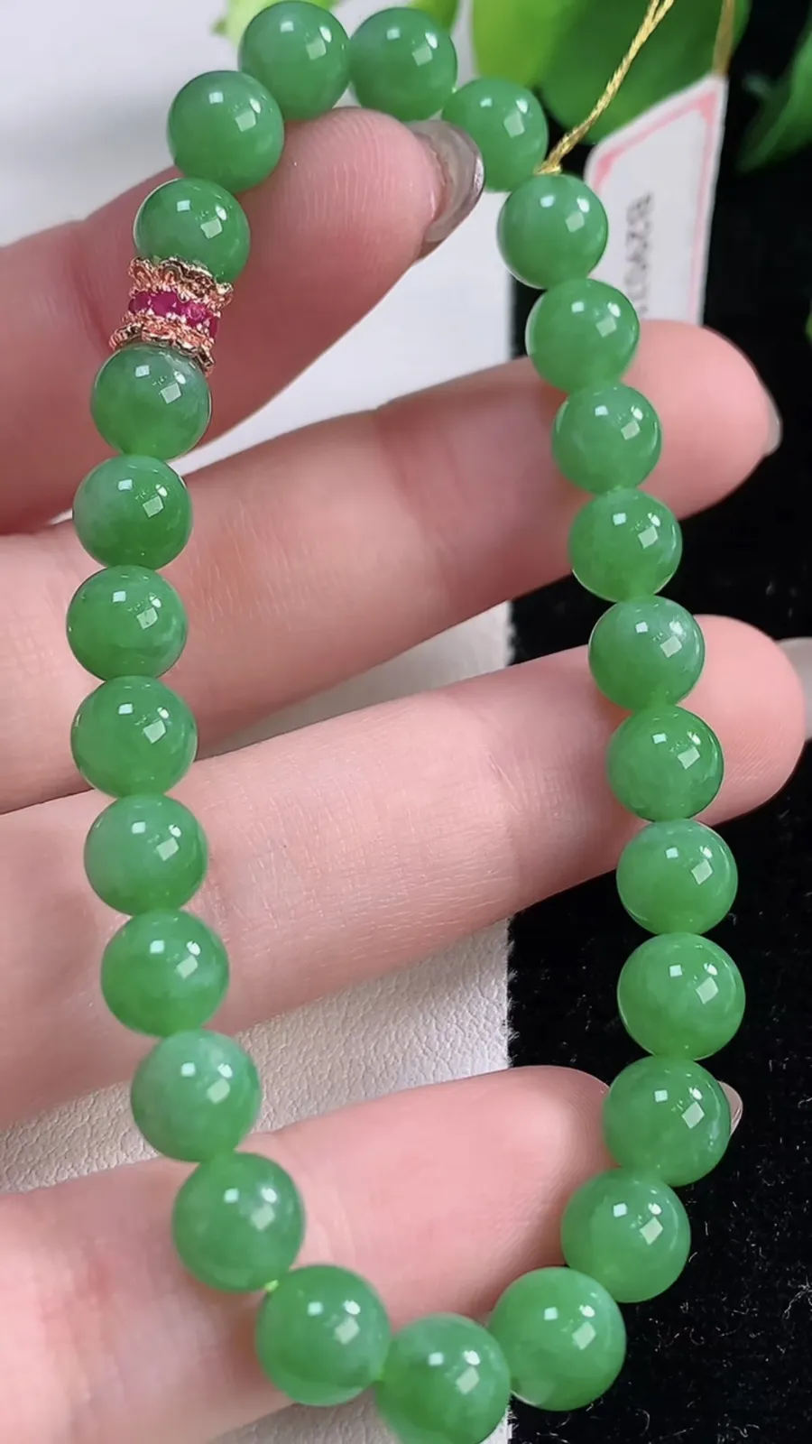 翡翠a货满绿圆珠手串，尺寸6.4-26颗，重量:14.31g