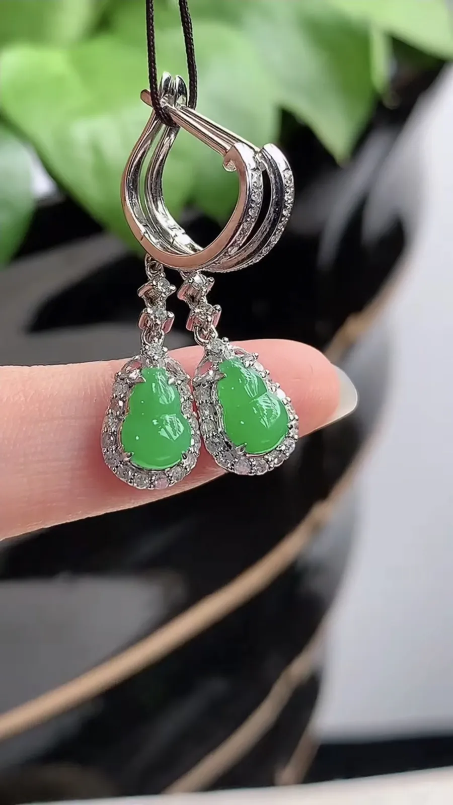 a货翡翠老坑冰种18K金伴钻镶嵌满绿葫芦耳坠 尺寸7×4.6×5.8mm 重量3.52g 1205