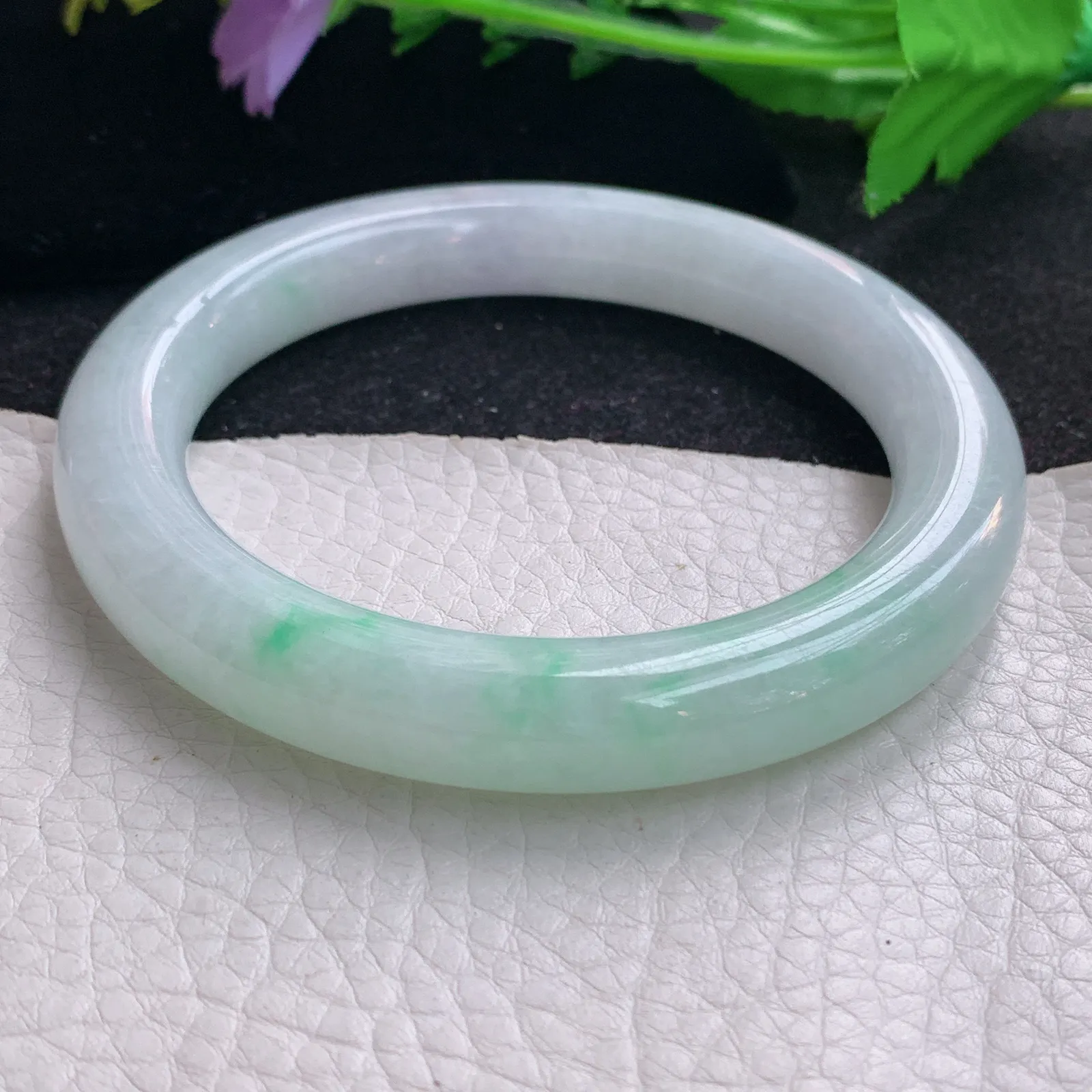 yh大圈口62*11美人镯 缅甸翡翠a货玉手镯飘绿圆条玉手环 叮当镯