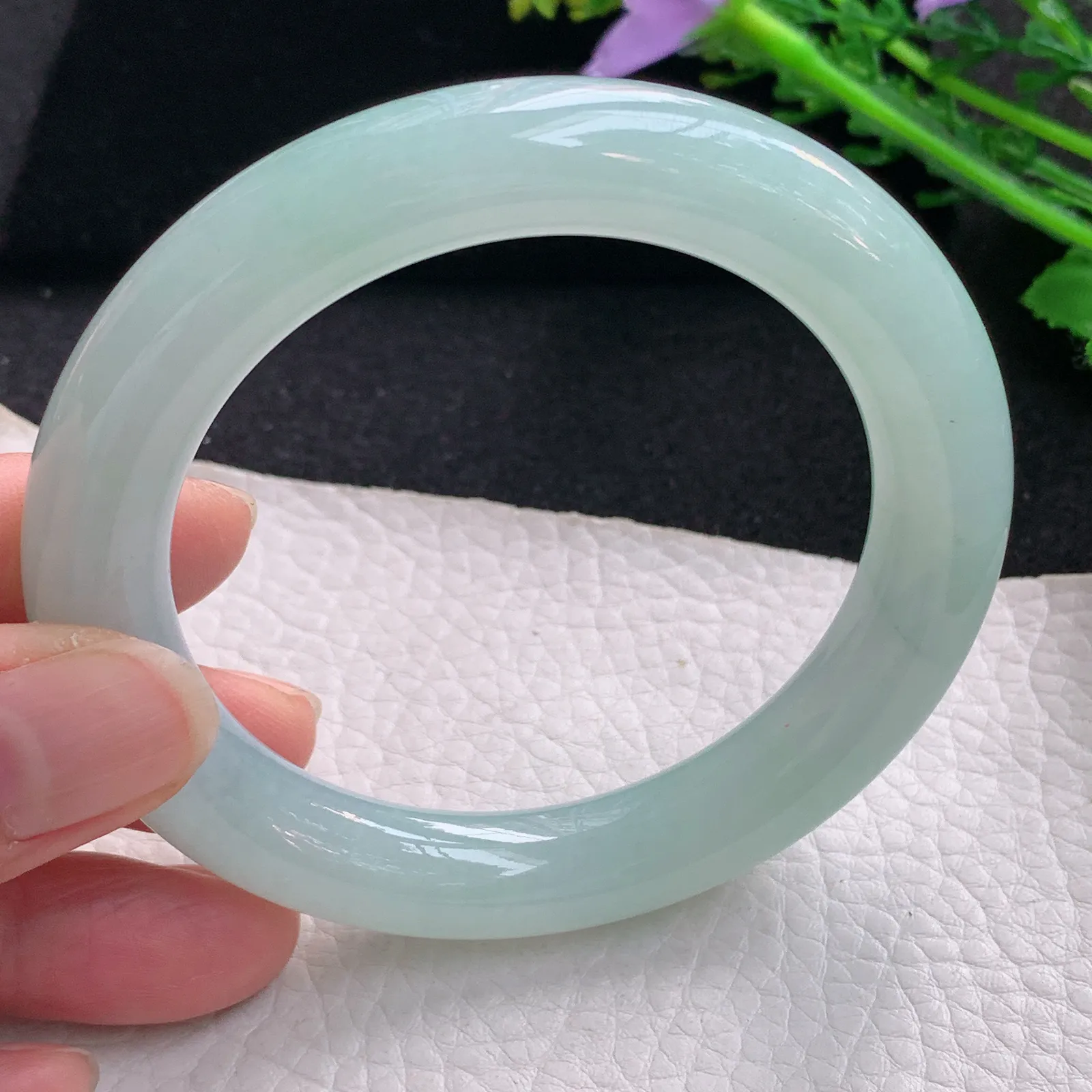 xo自然光57*10.9美人镯 缅甸翡翠a货玉手镯浅绿圆条玉手环