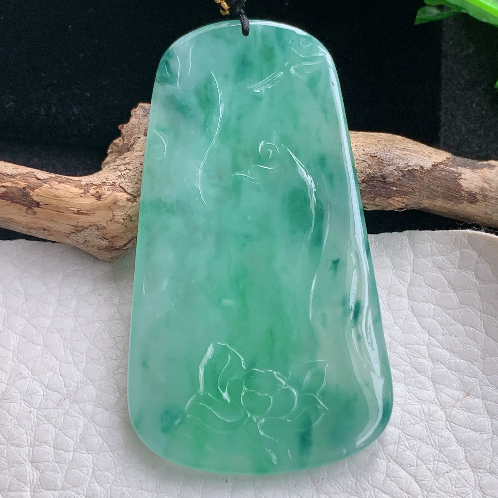 kh实拍64.2*36*5.5缅甸翡翠精雕满绿飘花虚空藏玉吊坠 玉挂件