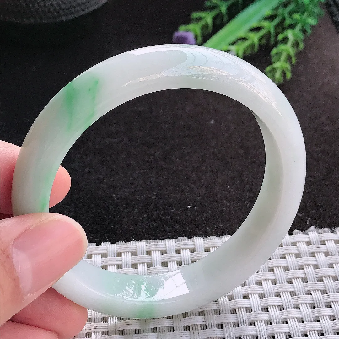 天然A货翡翠55/12.1/7.9老坑秀气温润飘绿手镯宽边玉镯