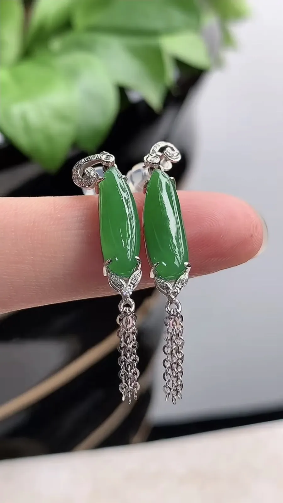 a货翡翠老坑冰种18K金镶嵌满绿福瓜耳坠 尺寸15.8×4.9×4.8mm 重量2.75g 1205