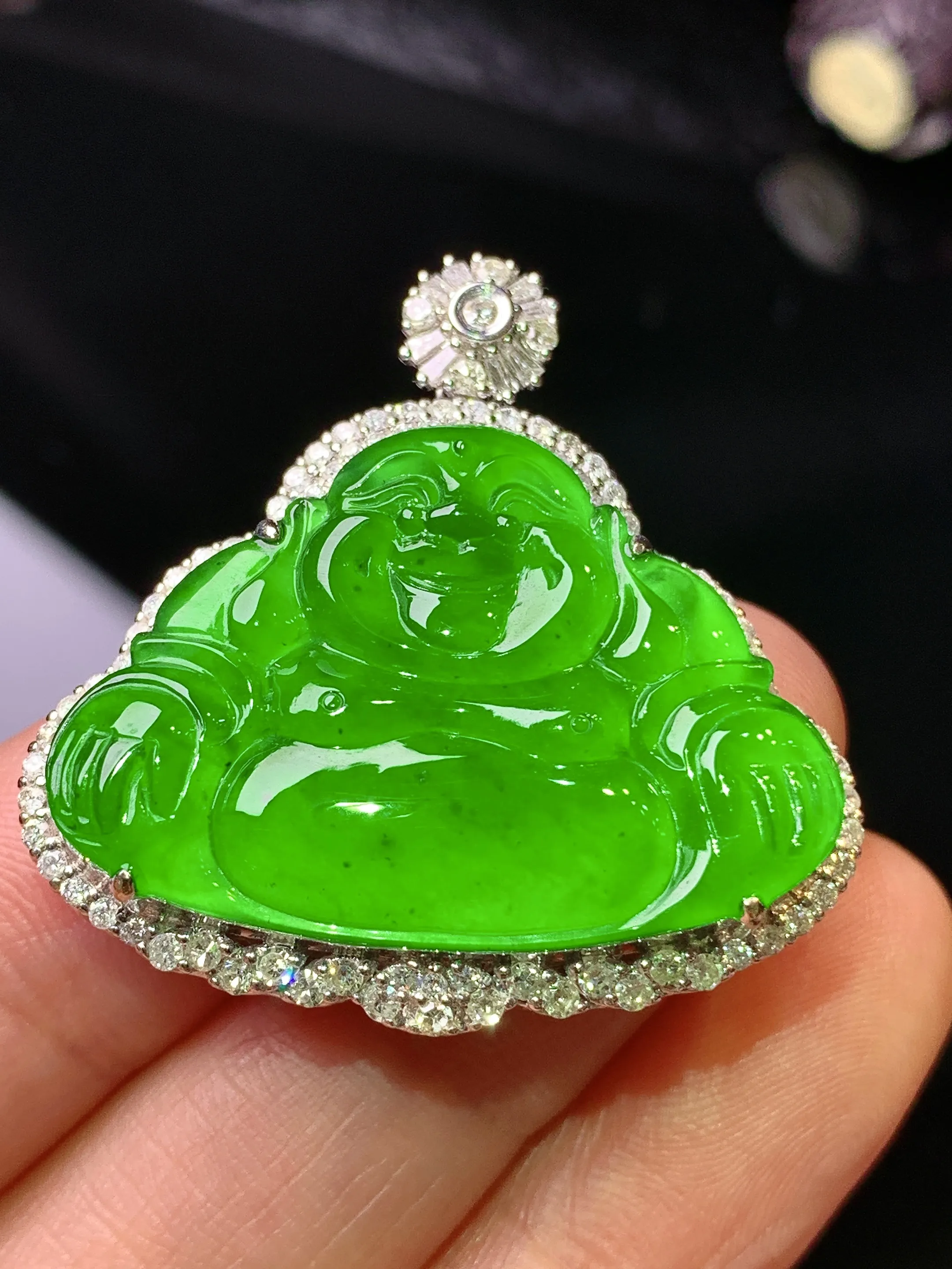 18k金钻镶嵌满绿佛公吊坠 玉质细腻 色泽清新艳丽 整体尺寸33*33*10.2
